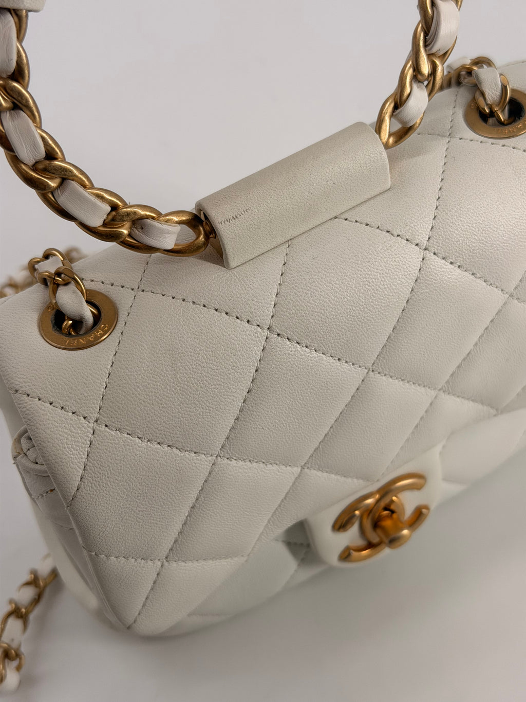 CHANEL MINI LAMBSKIN IN THE LOOP SHOULDER BAG WHITE