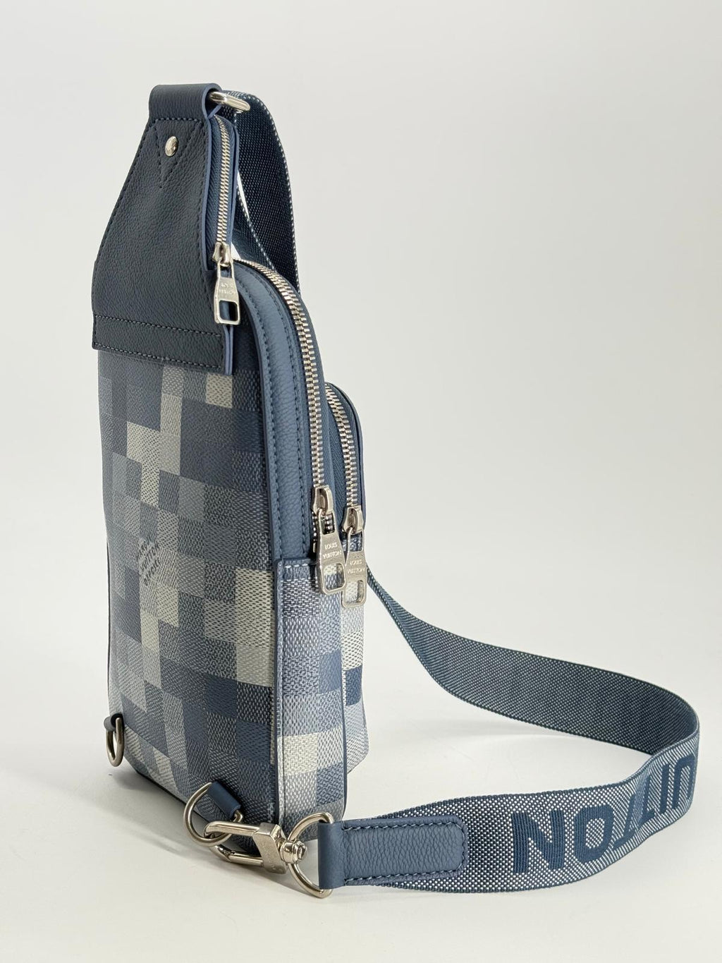 Louis Vuitton Avenue PM Slingbag