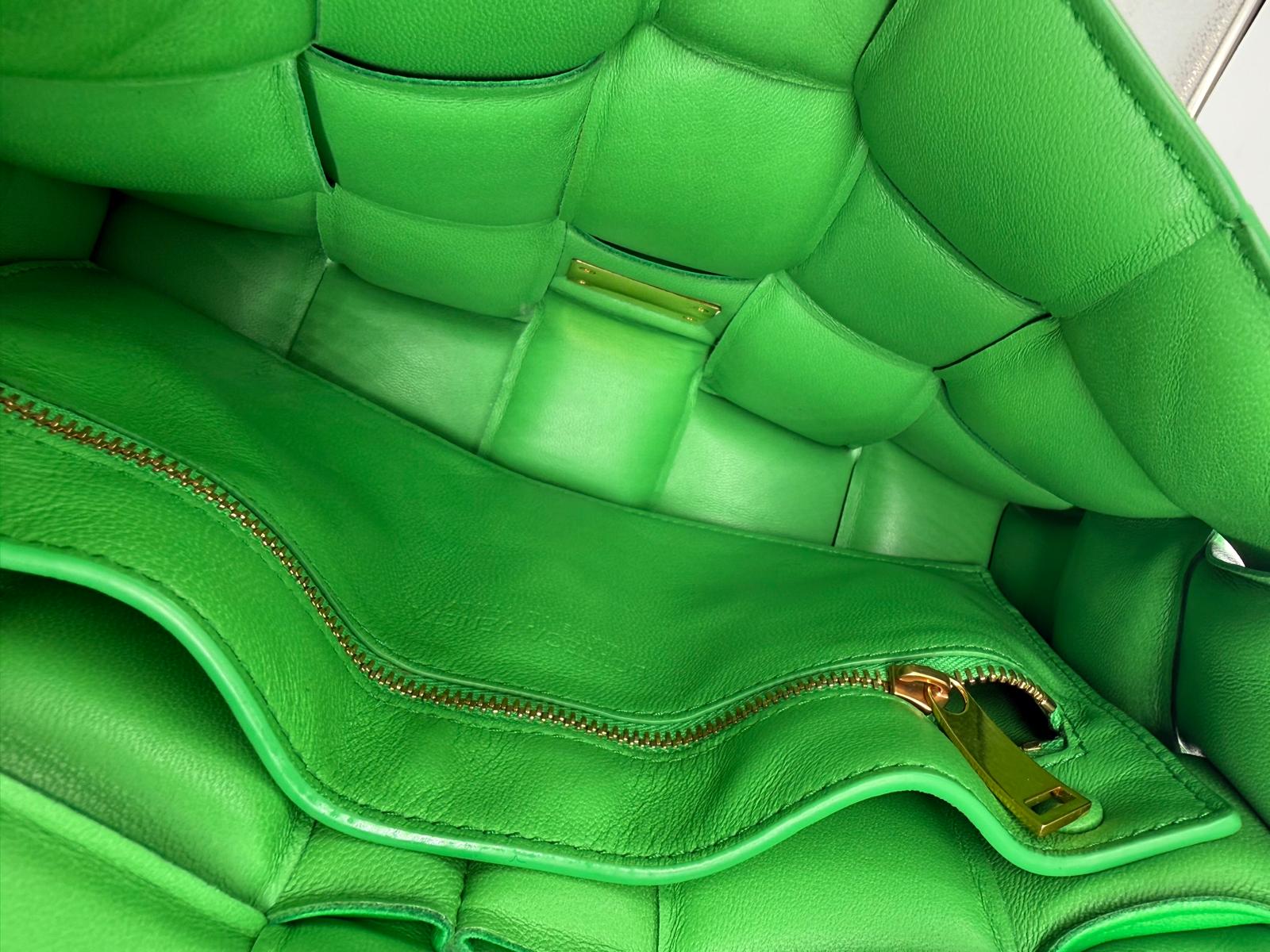 Bottega Veneta Cassette Chain Intrecciato Green Leather Shoulder Bag