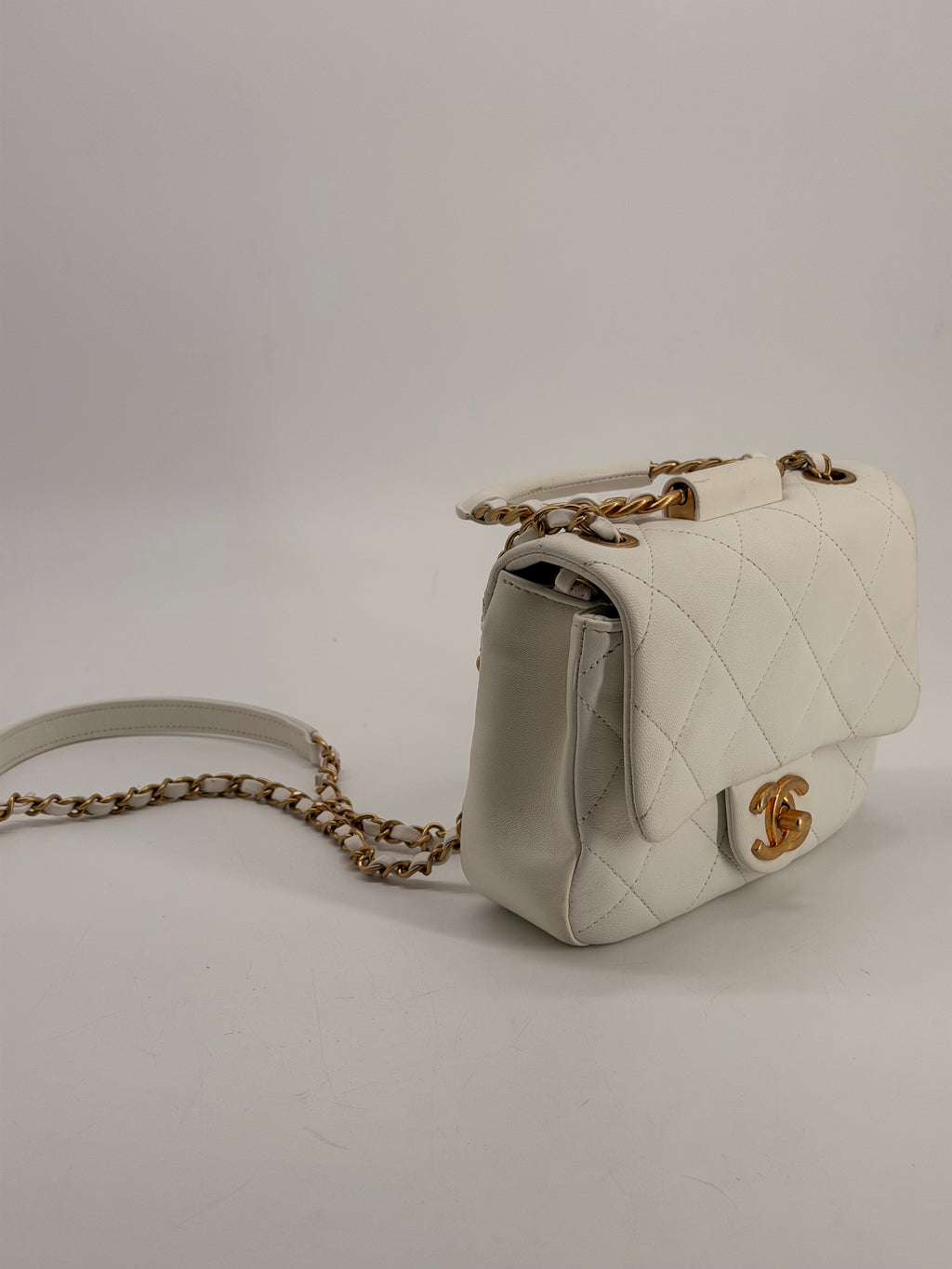 CHANEL MINI LAMBSKIN IN THE LOOP SHOULDER BAG WHITE