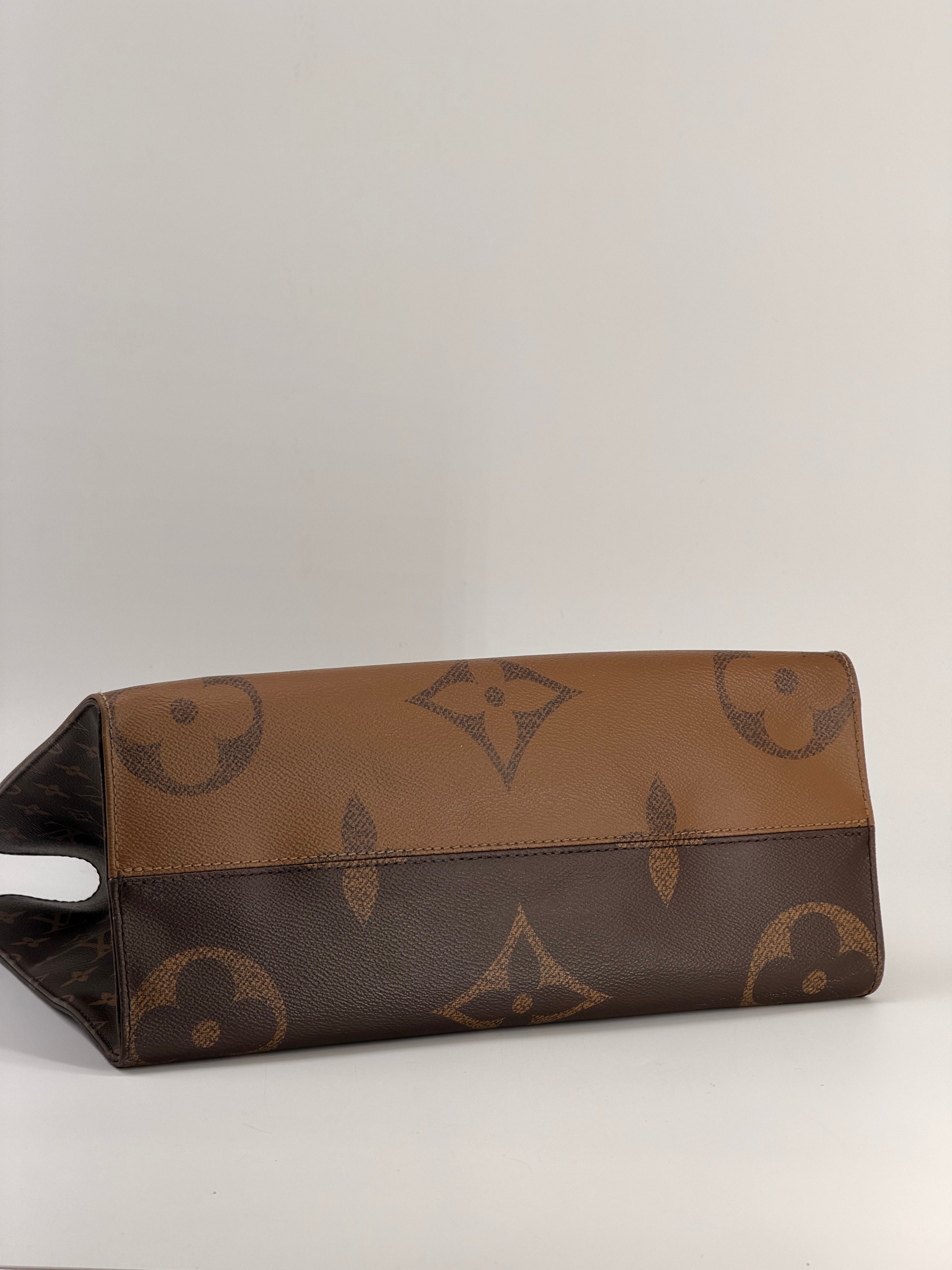 Louis Vuitton OnTheGo MM Monogram Canvas Tote Bag