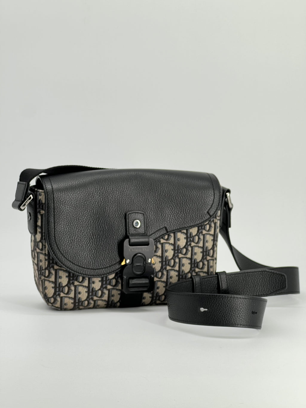 Dior Saddle Small Messenger Bag in Dark Blue Dior Oblique Jasquard Canvas