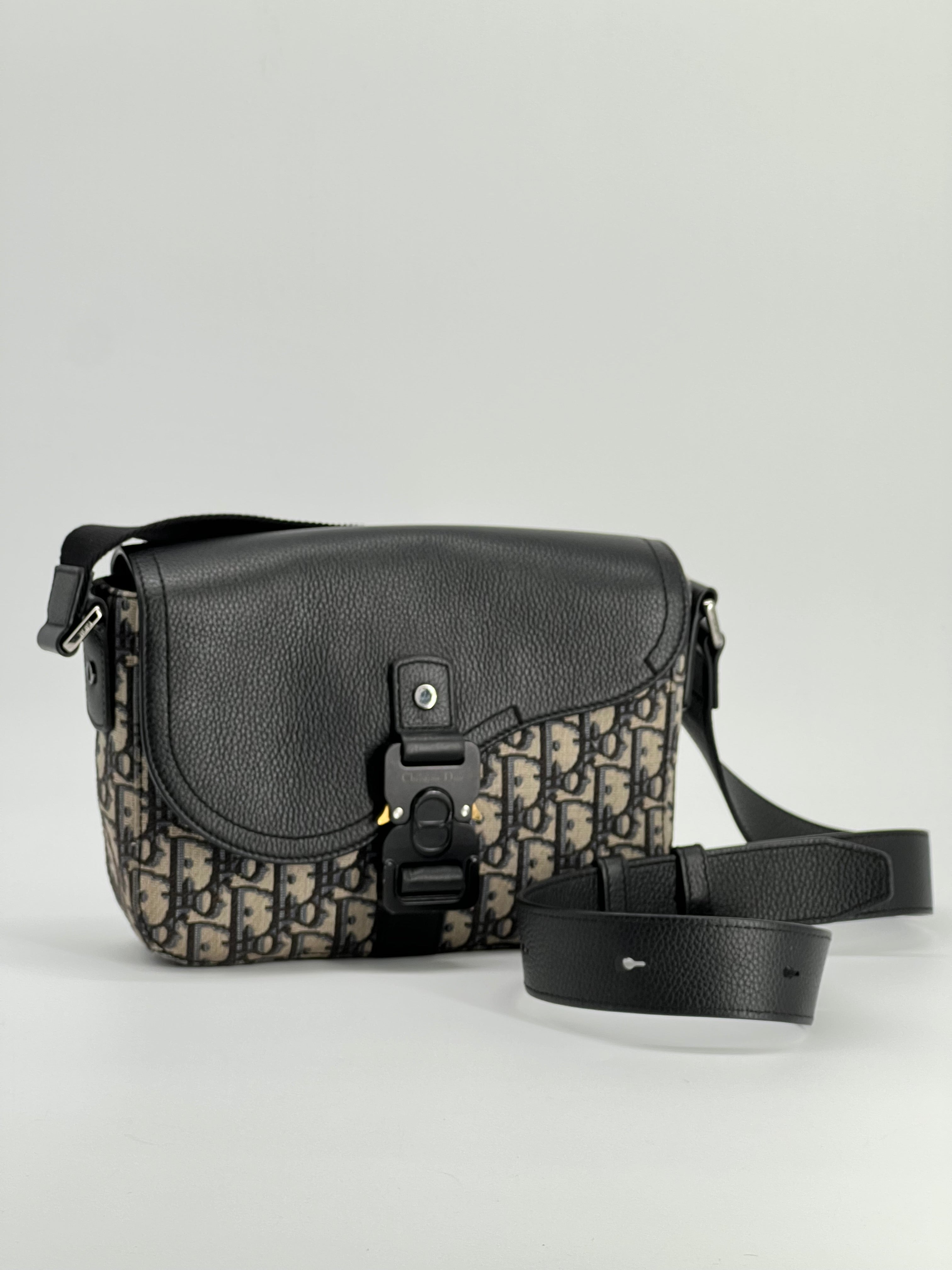 Dior Saddle Small Messenger Bag in Dark Blue Dior Oblique Jasquard Canvas