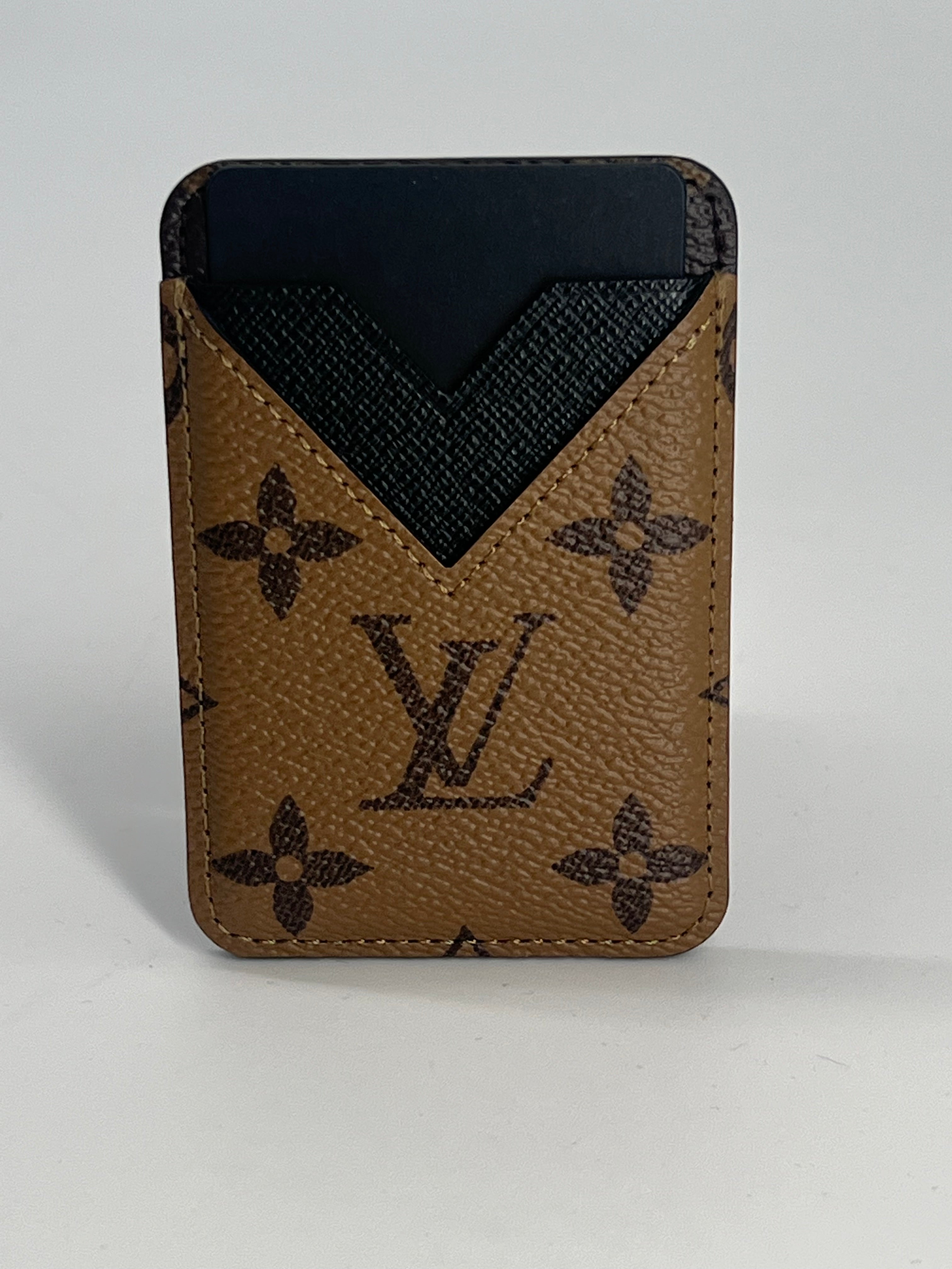 Louis Vuitton Magnetic Card Holder In Monogram Reverse Canvas