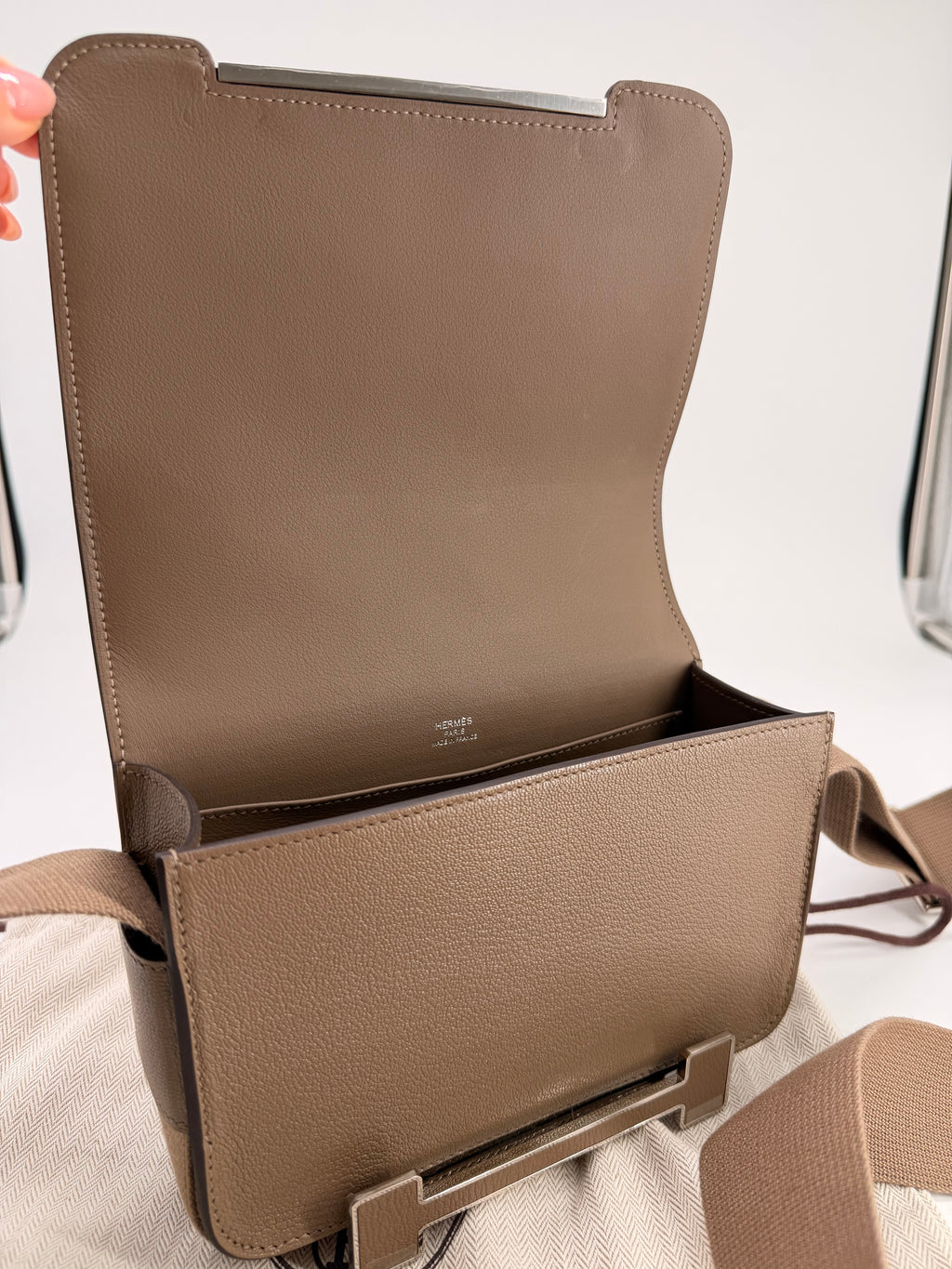 Hermes Geta Chèvre Mysore Etoupe Crossbody Bag Silver Hardware