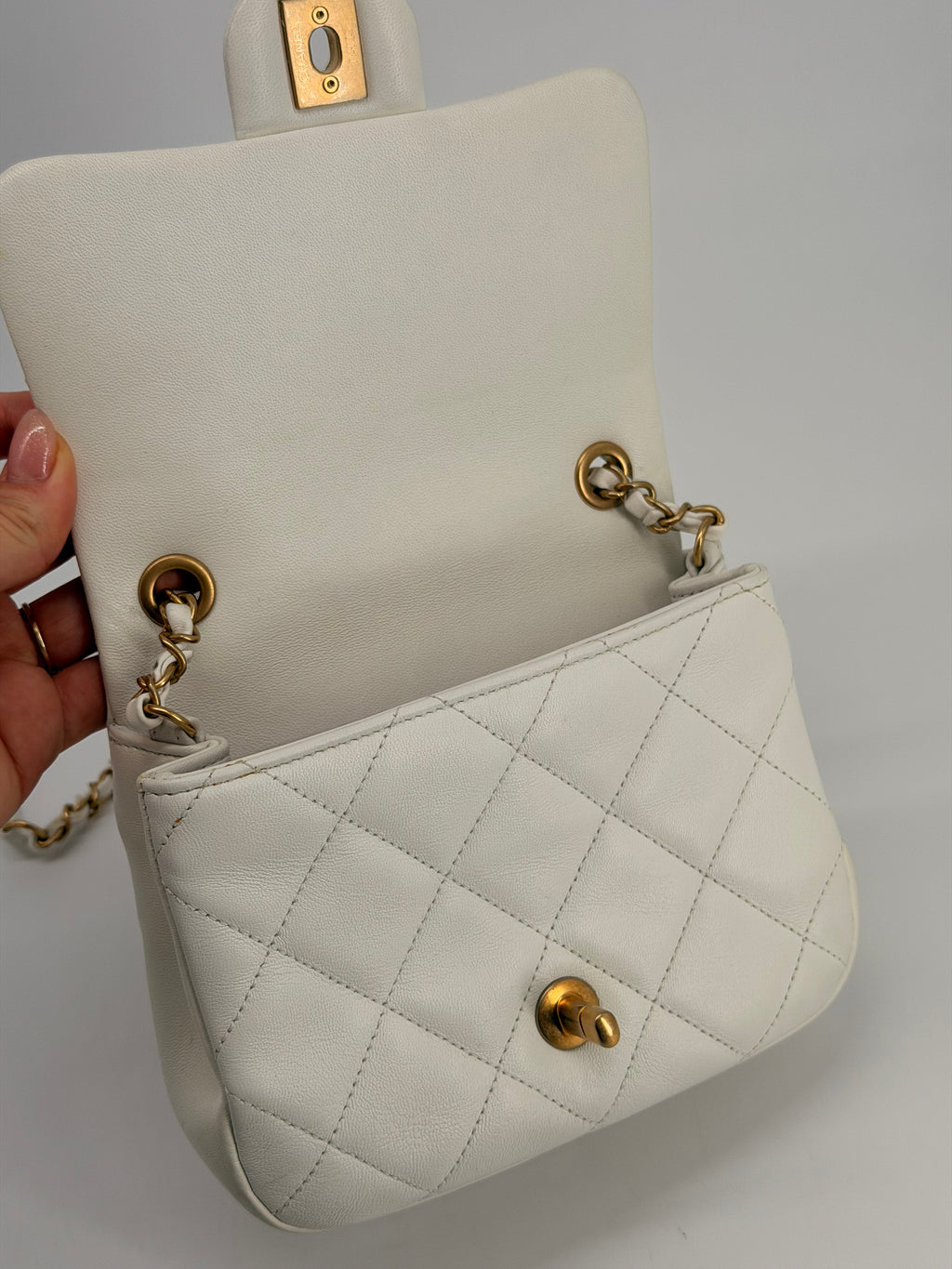 CHANEL MINI LAMBSKIN IN THE LOOP SHOULDER BAG WHITE
