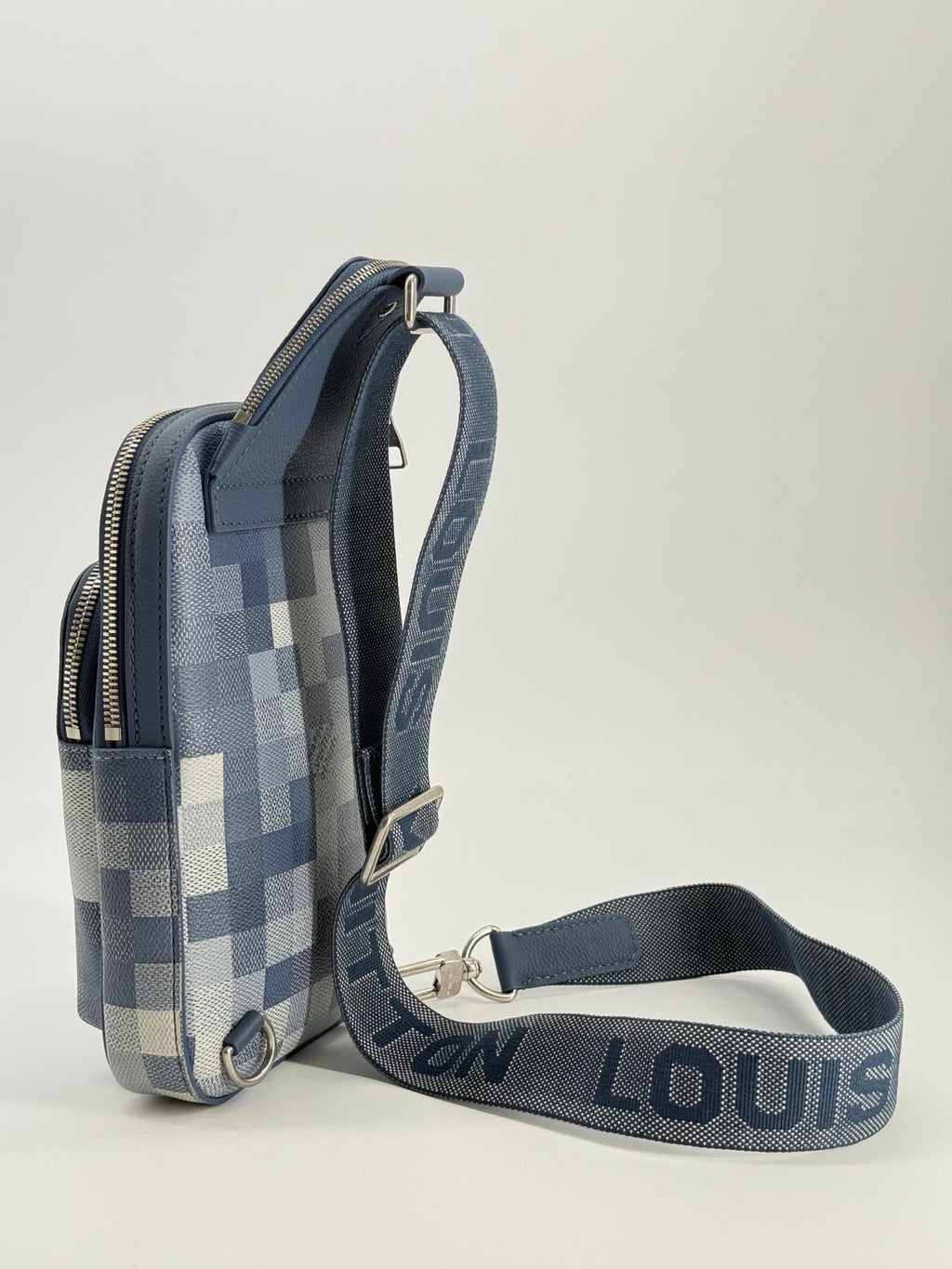 Louis Vuitton Avenue PM Slingbag