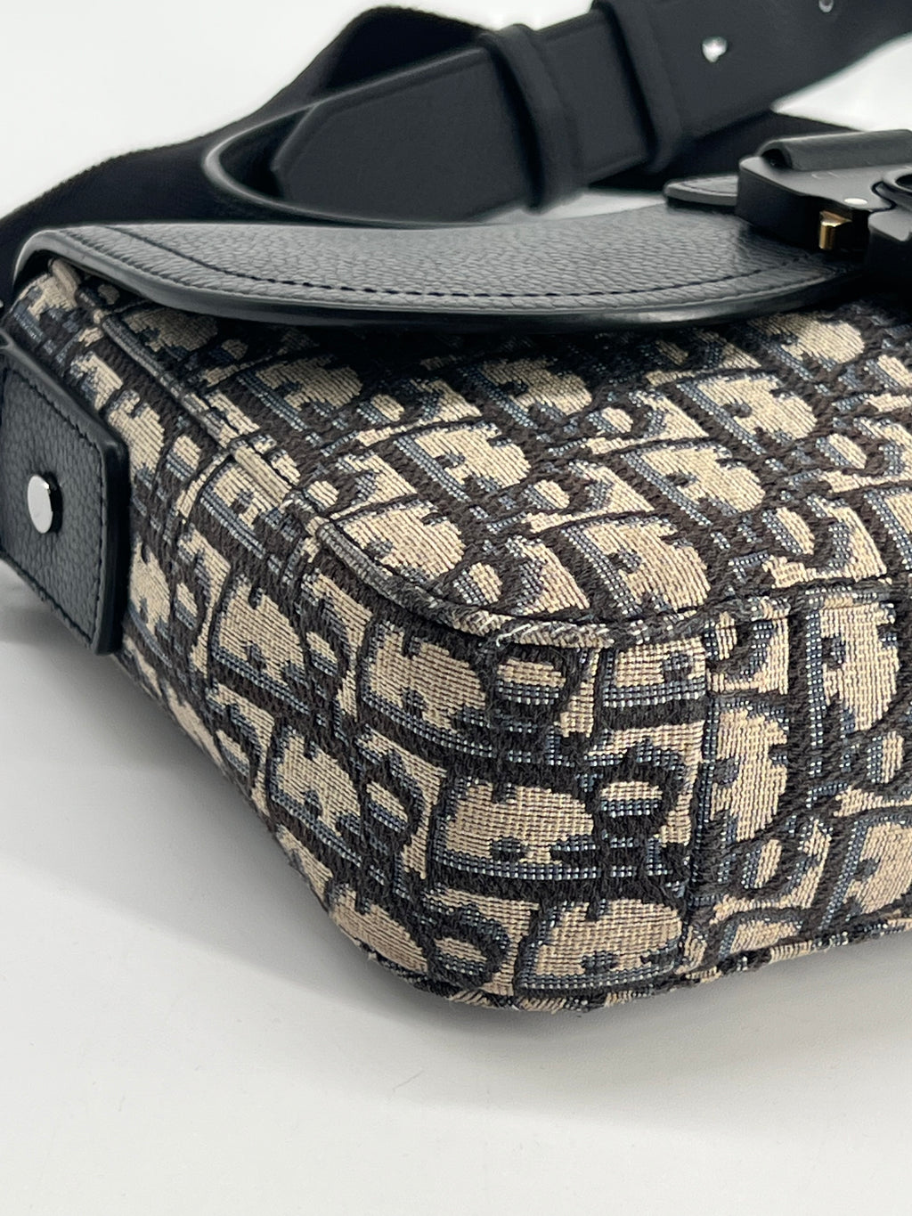Dior Saddle Small Messenger Bag in Dark Blue Dior Oblique Jasquard Canvas