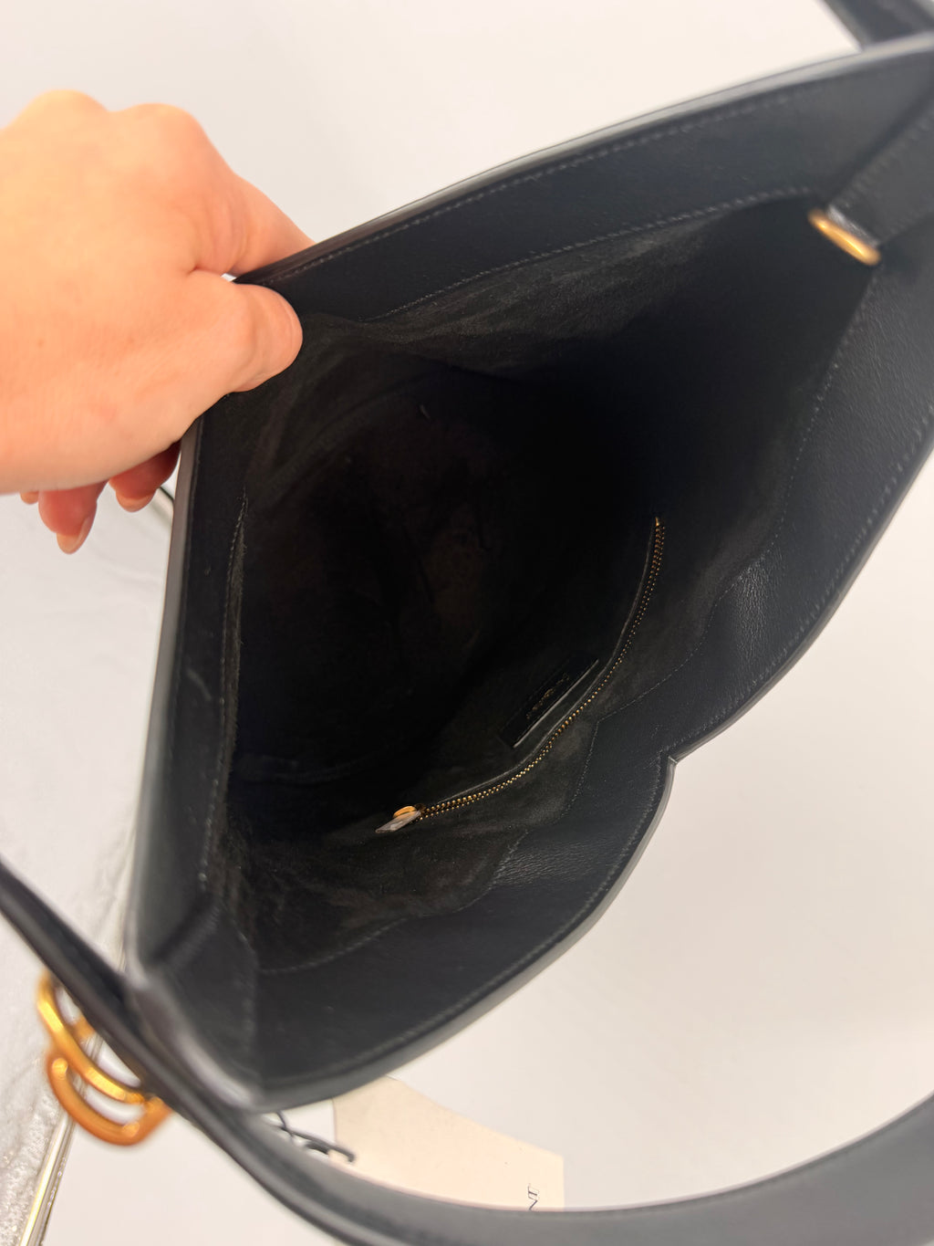 Saint Laurent Y-Stitch Black Leather Bucket Bag 2025
