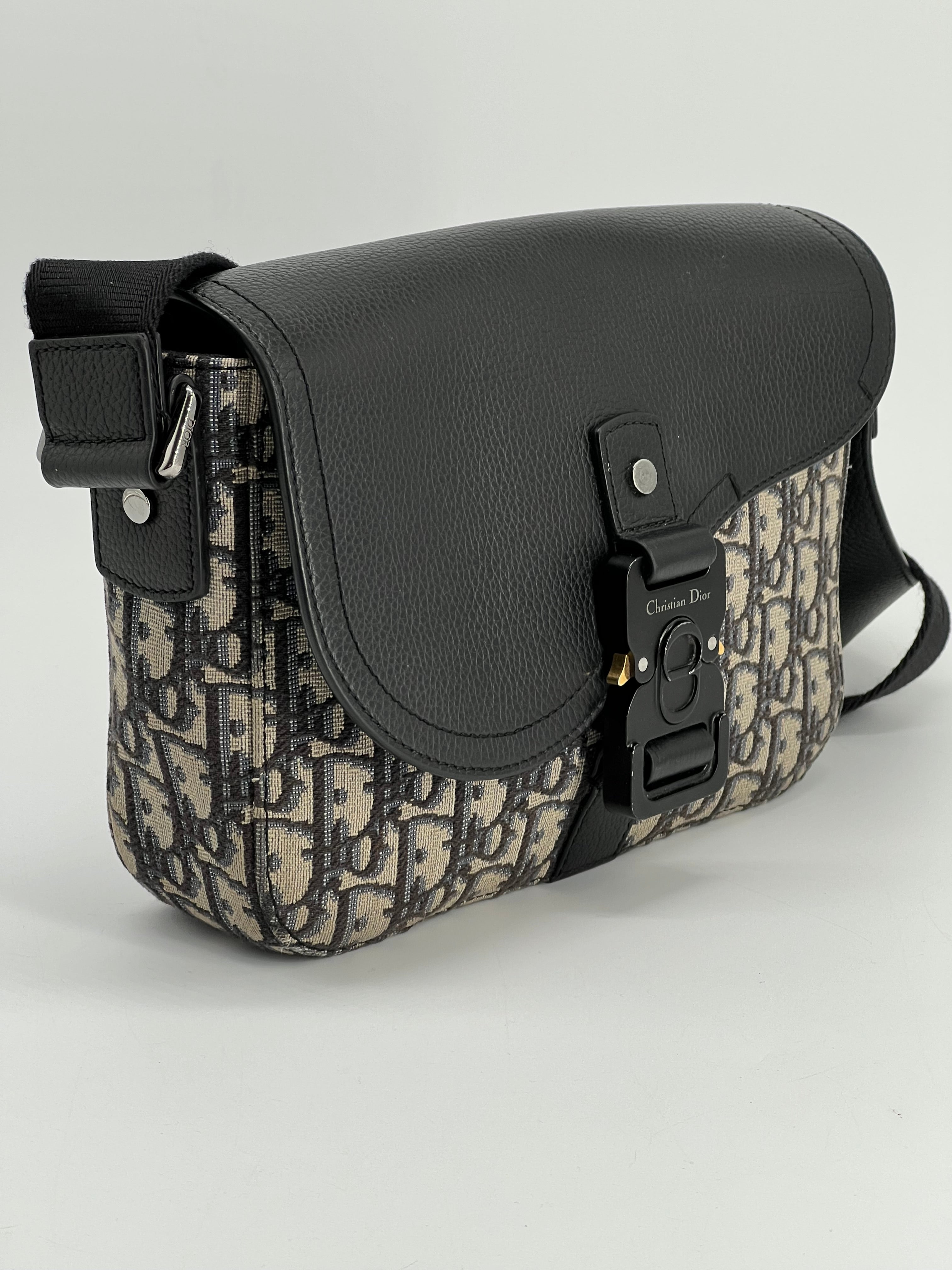 Dior Saddle Small Messenger Bag in Dark Blue Dior Oblique Jasquard Canvas
