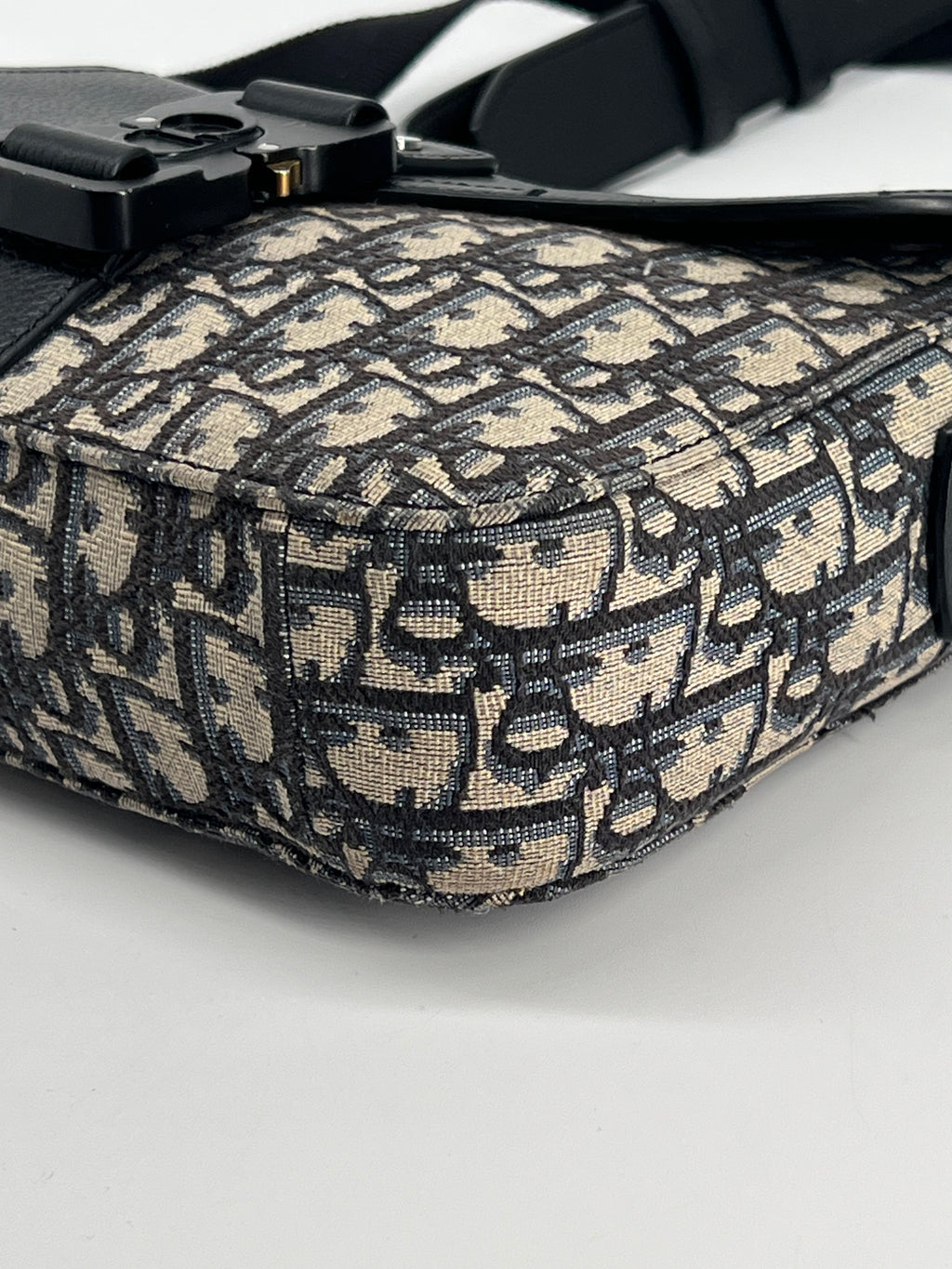 Dior Saddle Small Messenger Bag in Dark Blue Dior Oblique Jasquard Canvas