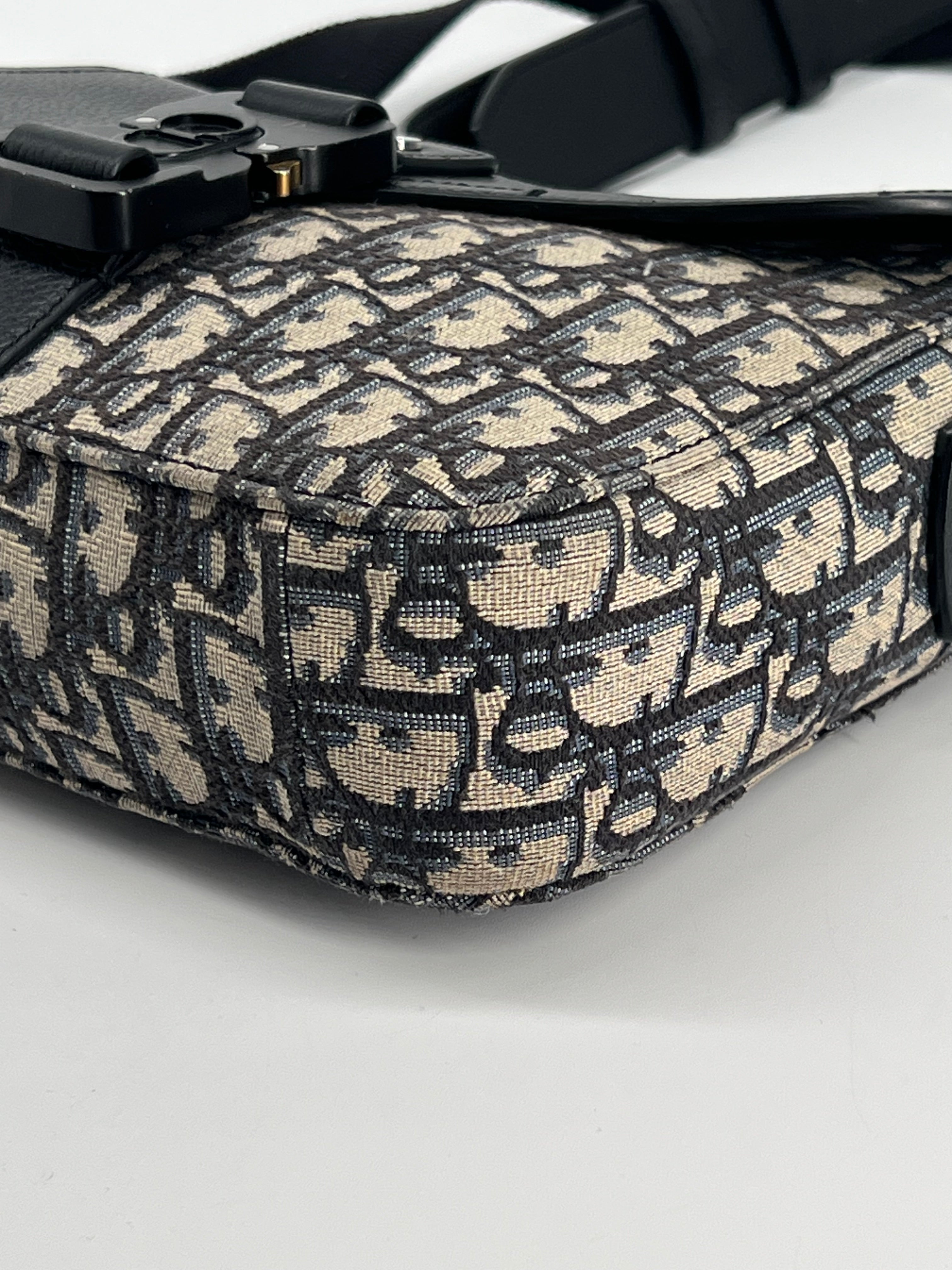 Dior Saddle Small Messenger Bag in Dark Blue Dior Oblique Jasquard Canvas