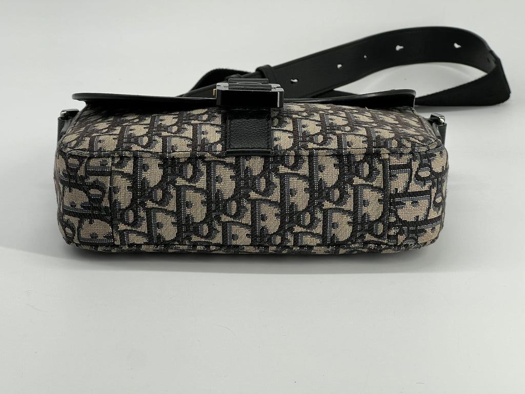 Dior Saddle Small Messenger Bag in Dark Blue Dior Oblique Jasquard Canvas