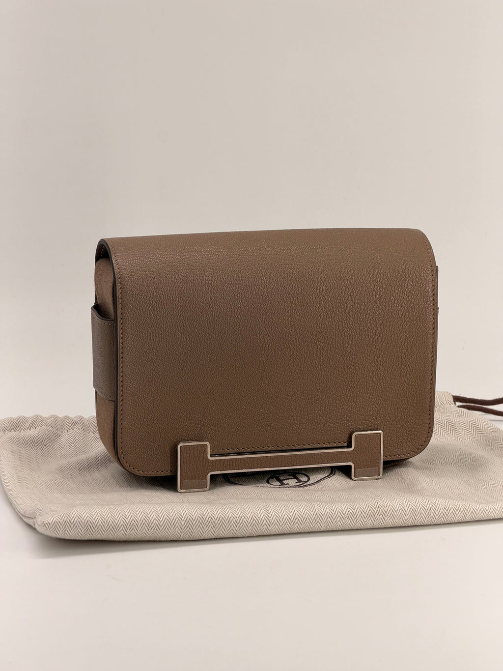 Hermes Geta Chèvre Mysore Etoupe Crossbody Bag Silver Hardware