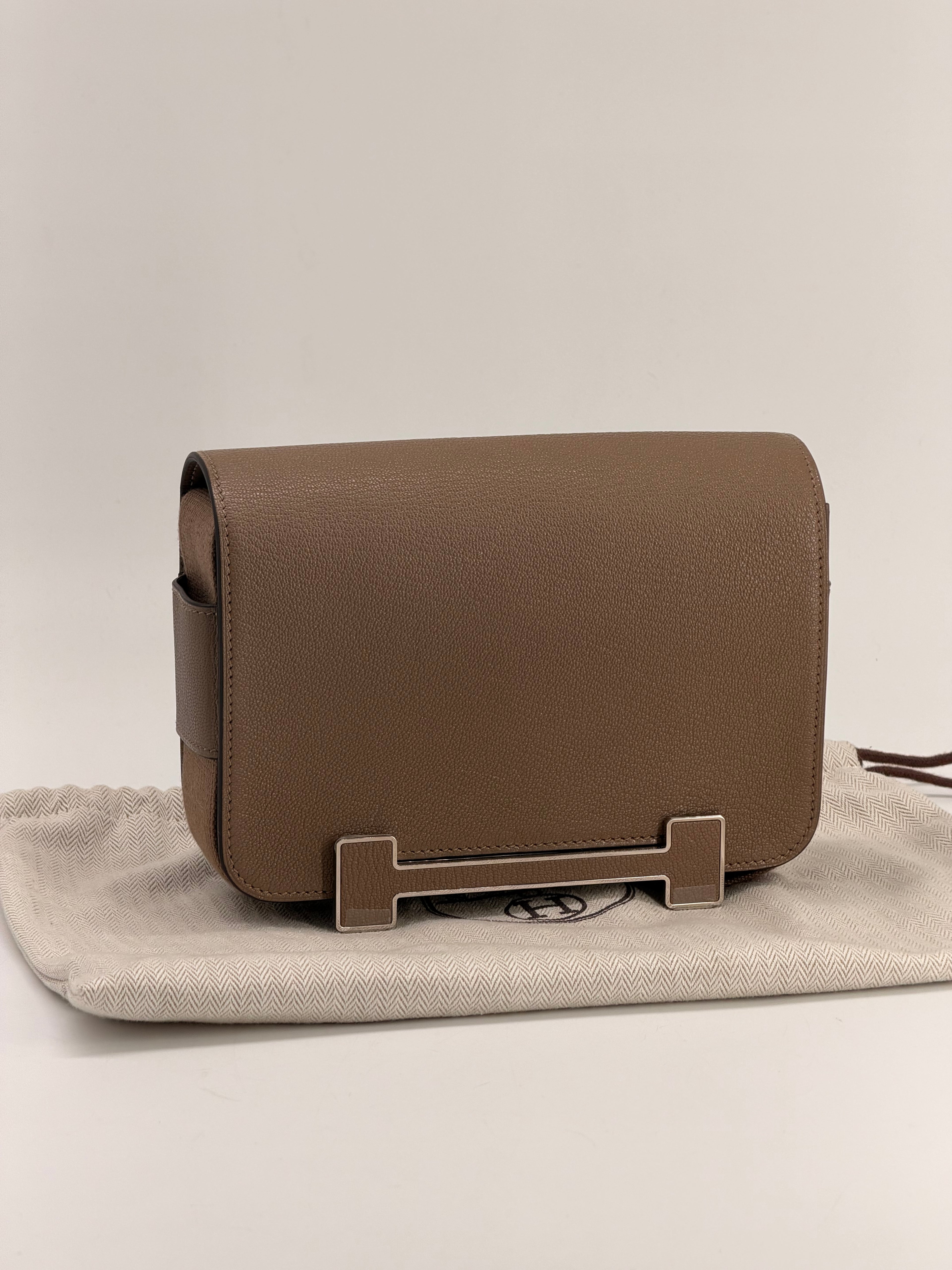 Hermes Geta Chèvre Mysore Etoupe Crossbody Bag Silver Hardware
