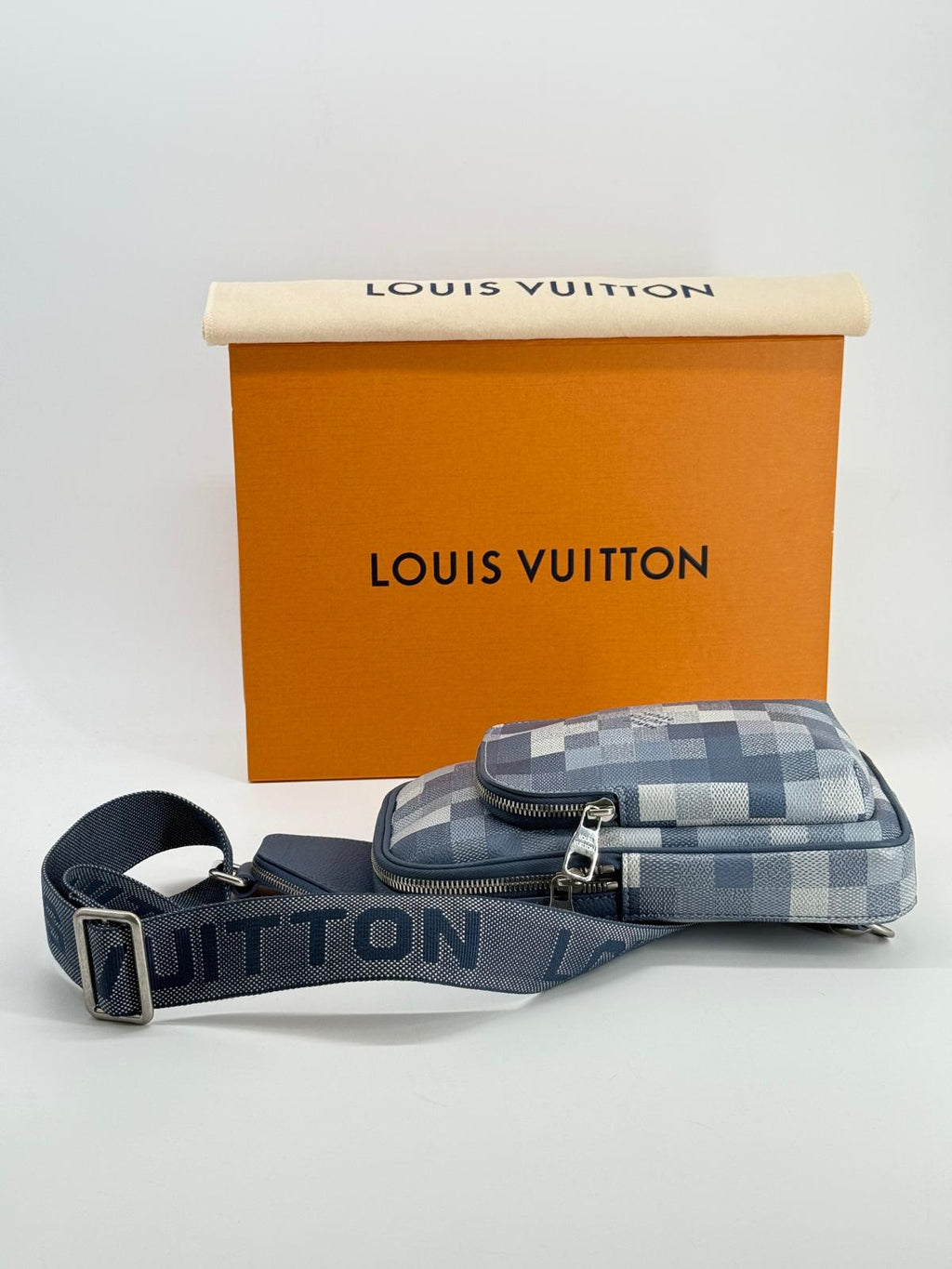 Louis Vuitton Avenue PM Slingbag