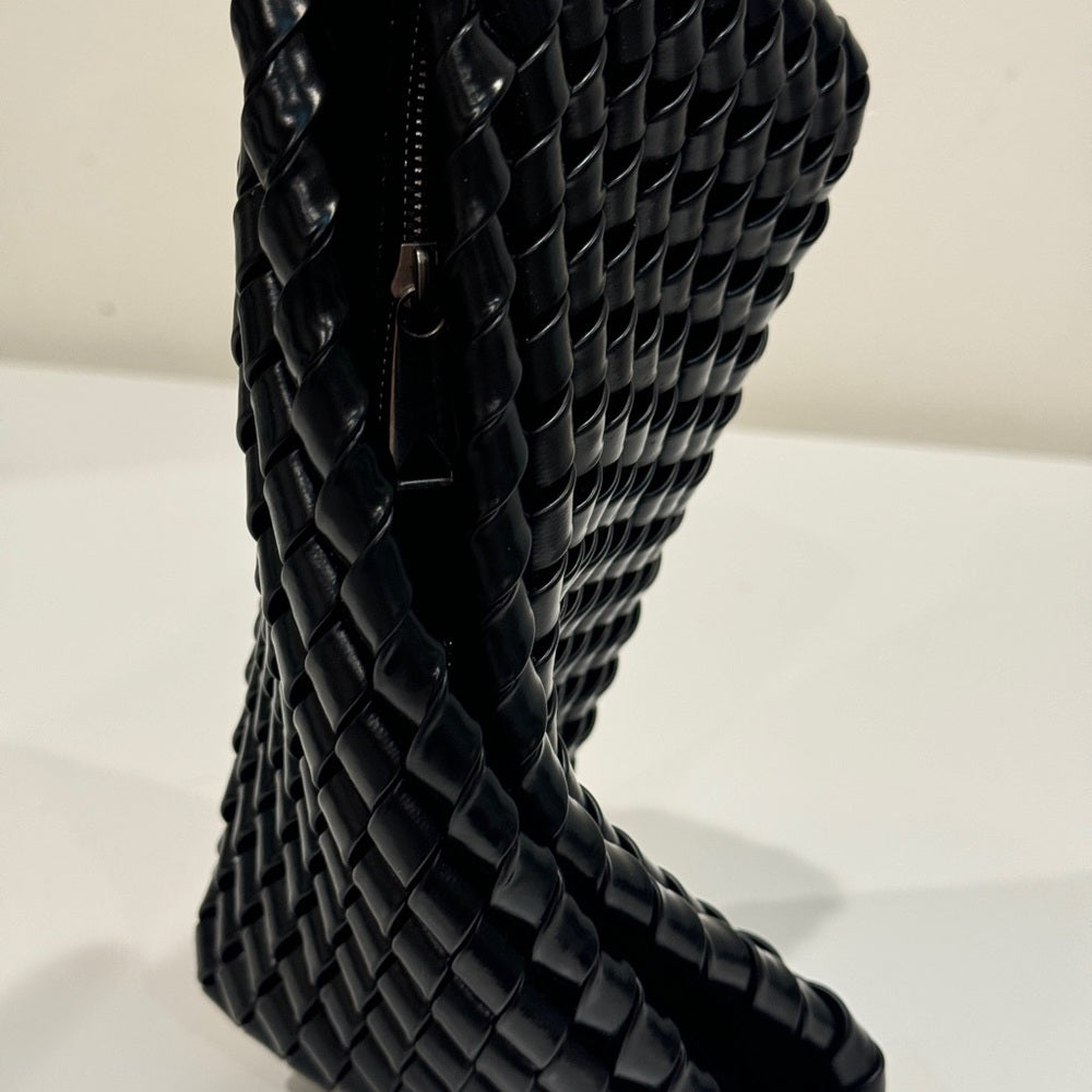 Bottega Veneta Intrecciato Twist Clutch Black