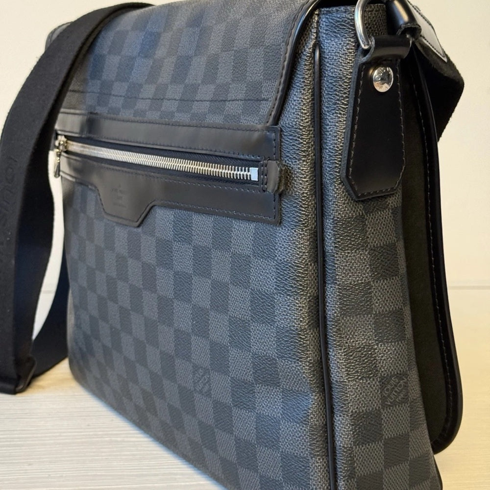 Louis Vuitton Daniel Messenger Bag Damier Graphite MM