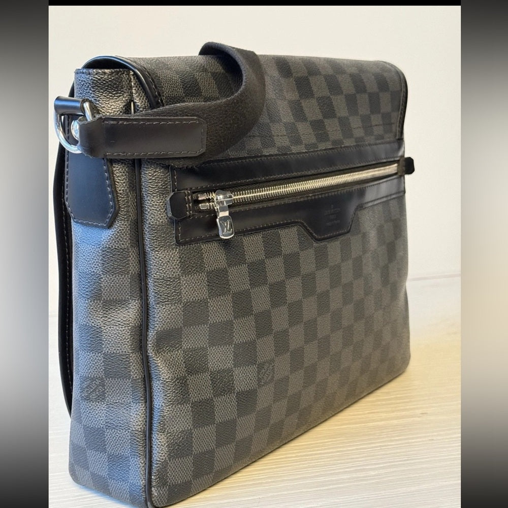 Louis Vuitton Daniel Messenger Bag Damier Graphite MM