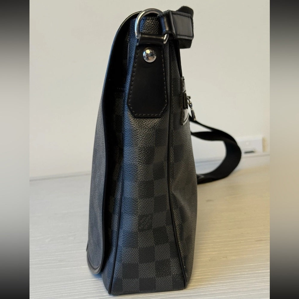 Louis Vuitton Daniel Messenger Bag Damier Graphite MM