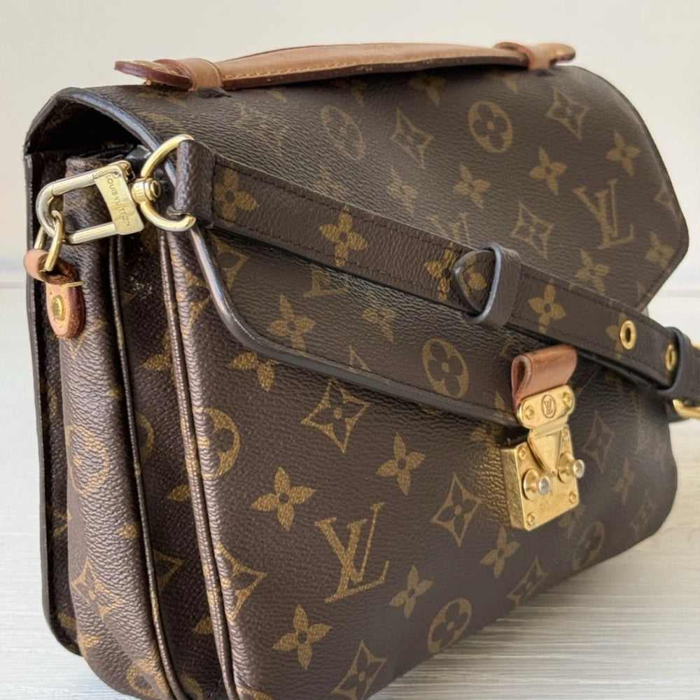 Louis Vuitton Pochette Métis Shoulder Bag Brown Canvas