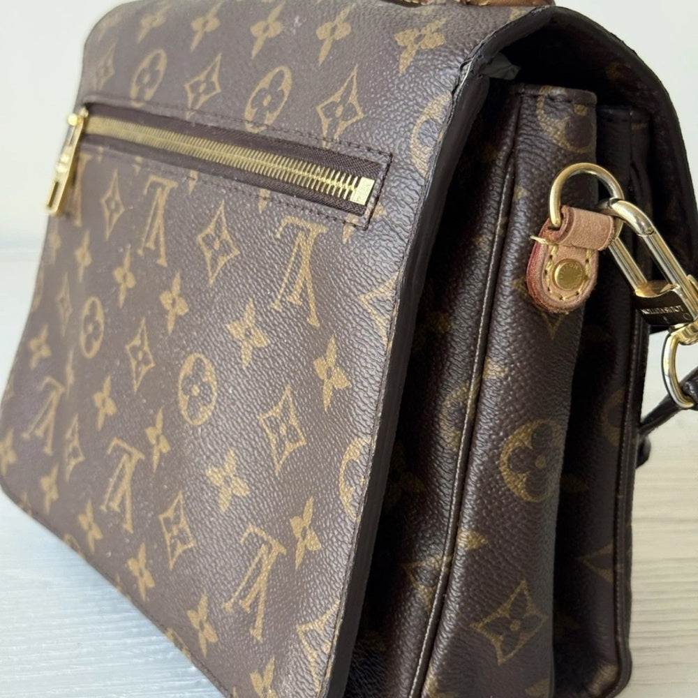 Louis Vuitton Pochette Métis Shoulder Bag Brown Canvas
