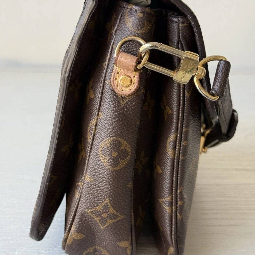 Louis Vuitton Pochette Métis Shoulder Bag Brown Canvas
