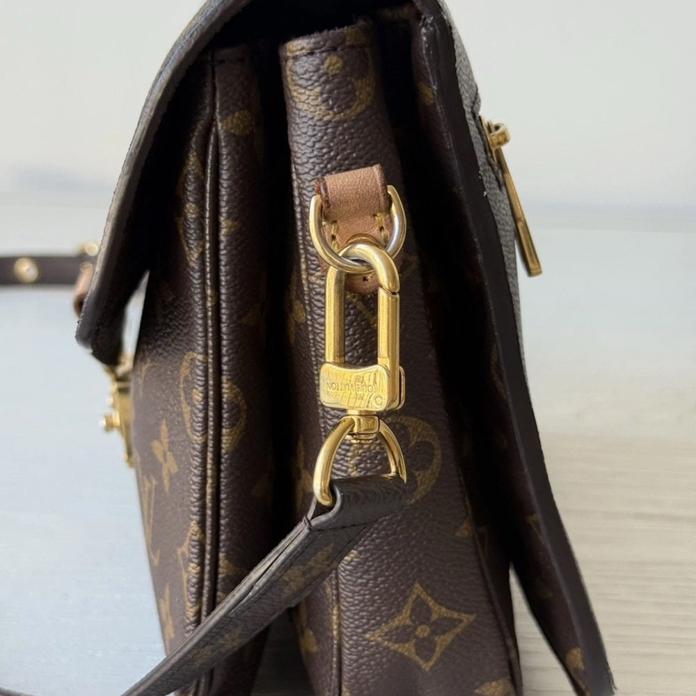 Louis Vuitton Pochette Métis Shoulder Bag Brown Canvas