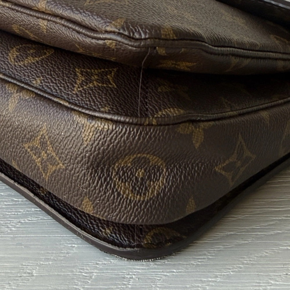 Louis Vuitton Pochette Métis Shoulder Bag Brown Canvas