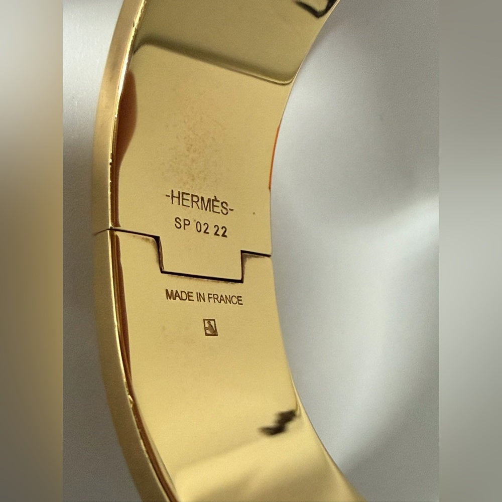 HERMES Yellow Gold Plated White Enamel Clic Clac H Wide Bracelet