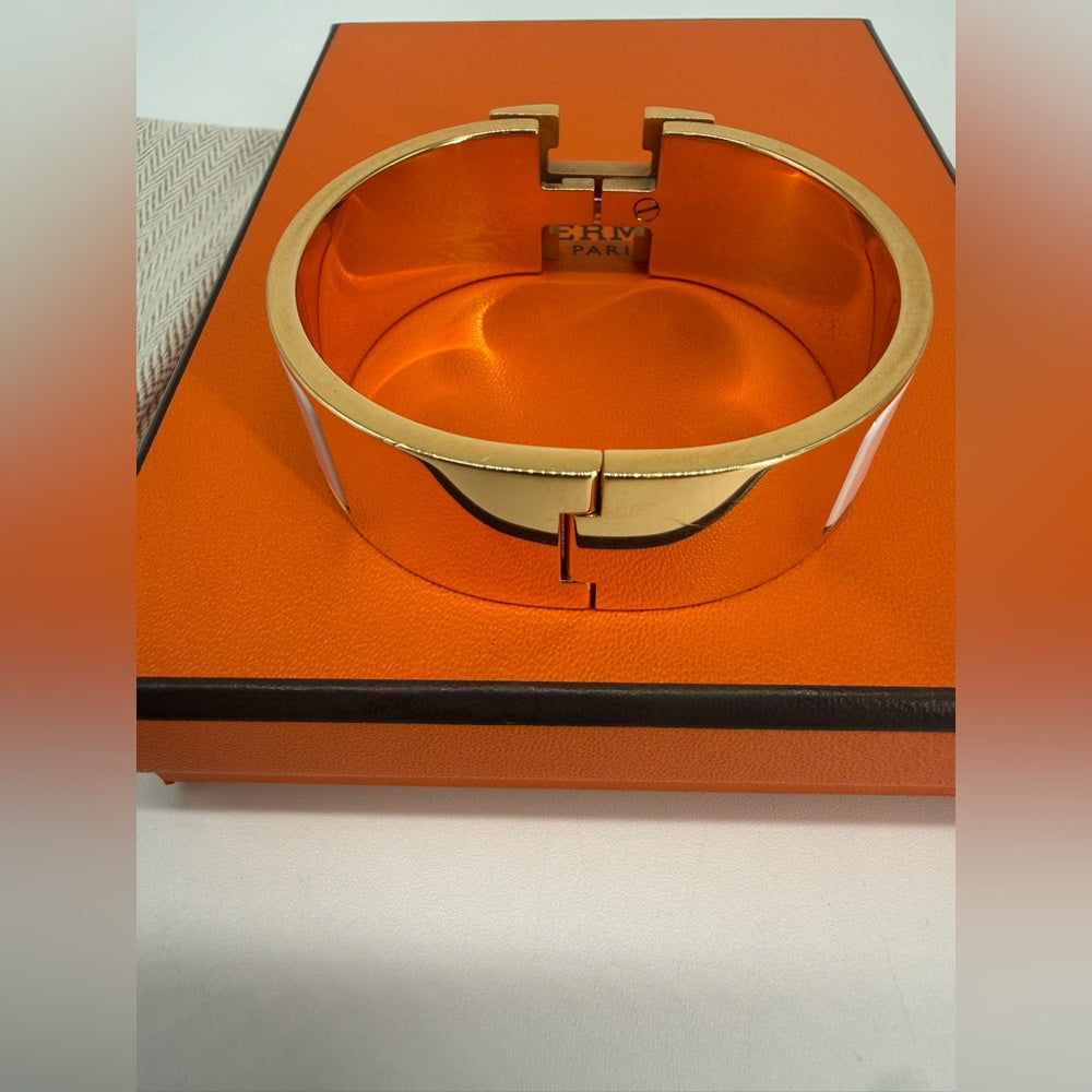 HERMES Yellow Gold Plated White Enamel Clic Clac H Wide Bracelet