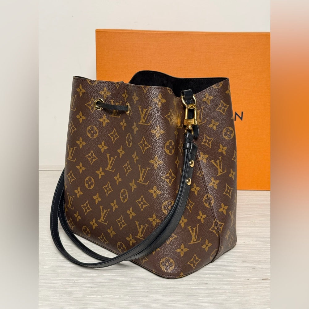 Louis Vuitton NéoNoé Bucket MM Brown Leather Shoulder Bag