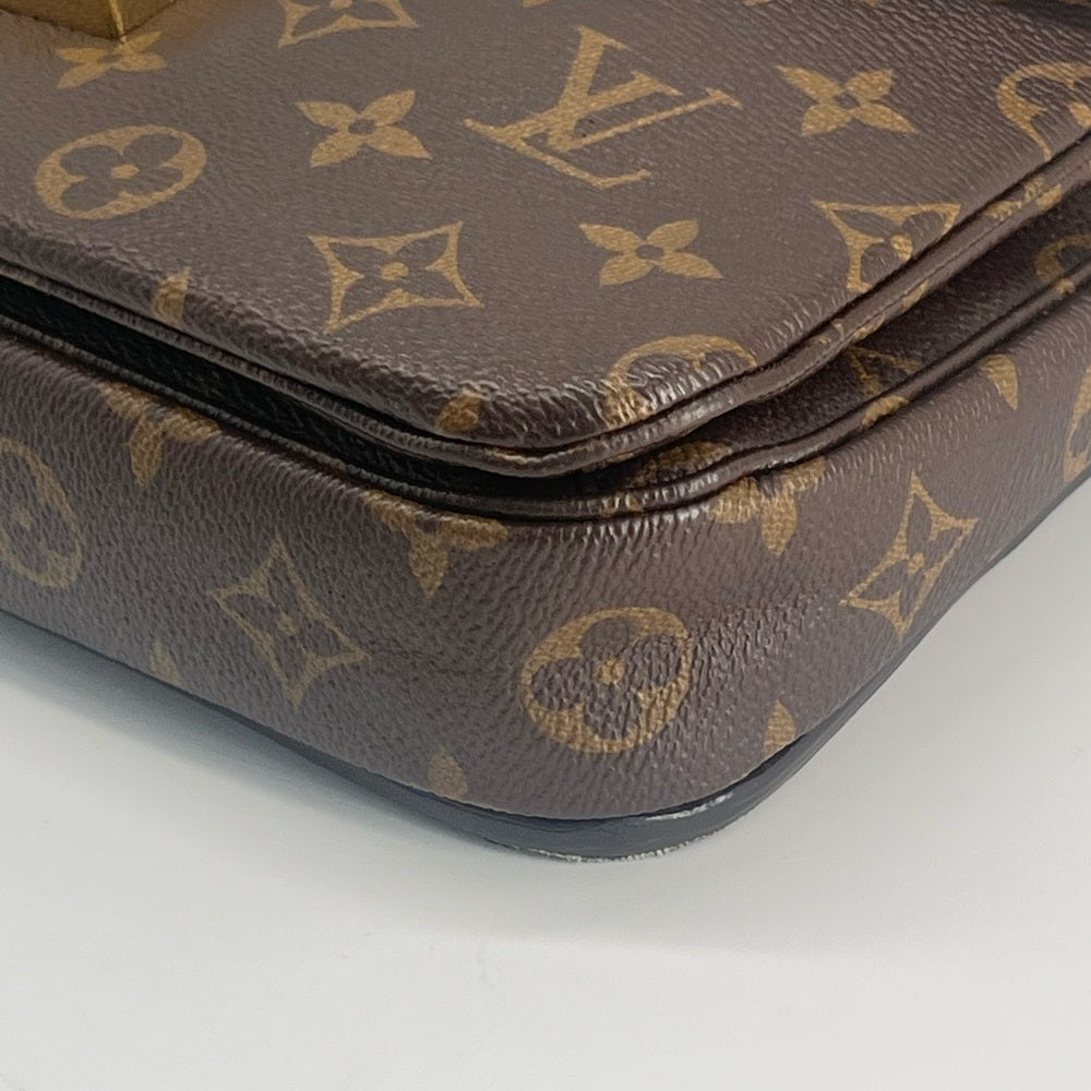 Louis Vuitton Pochette Metis Monogram Canvas Shoulder Bag