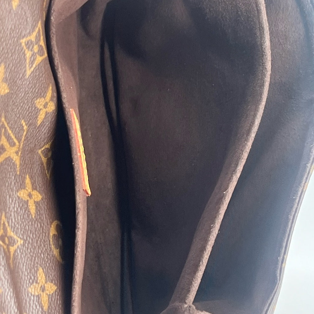 Louis Vuitton Pochette Metis Monogram Canvas Shoulder Bag