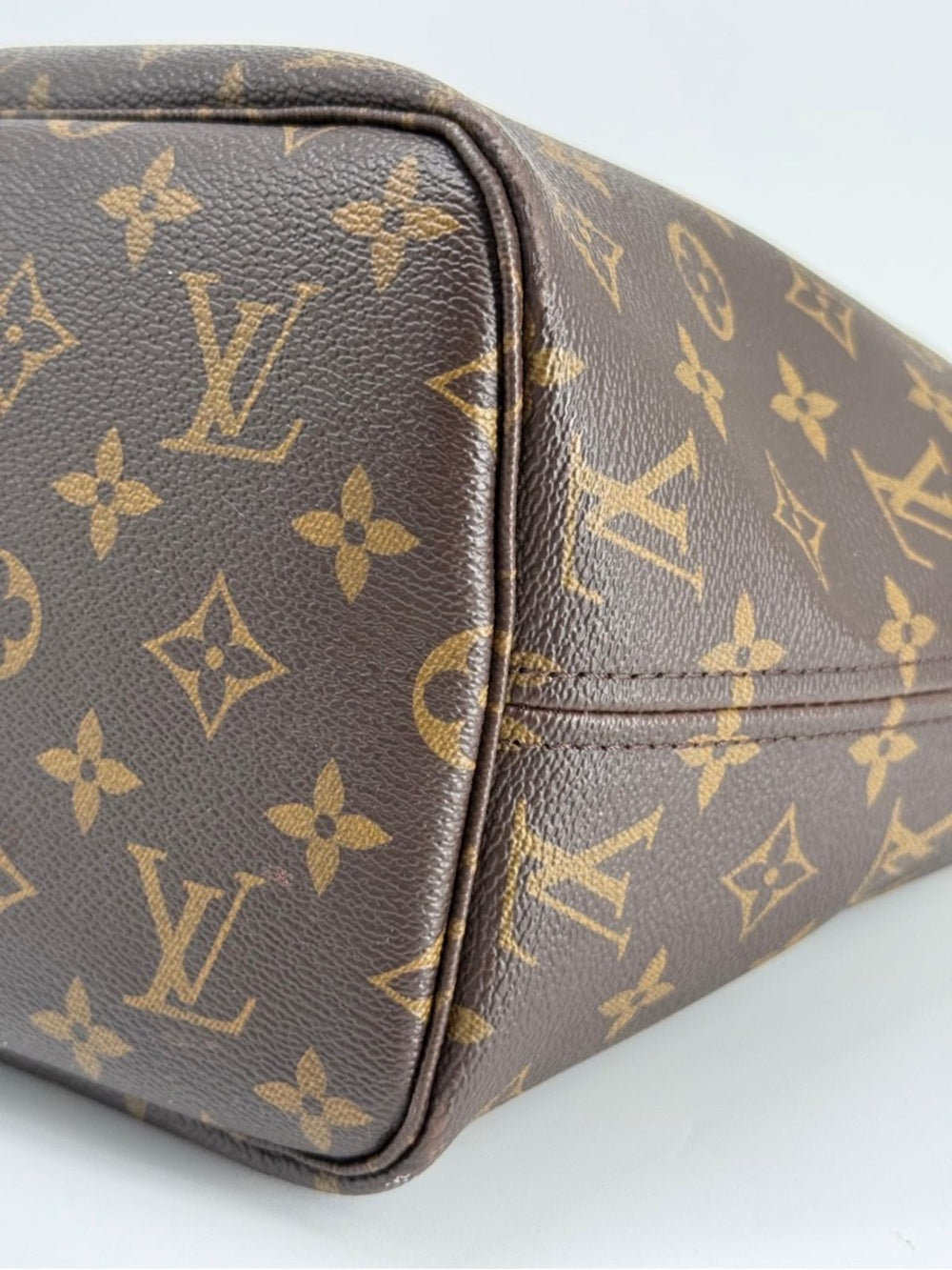 Louis Vuitton Neverfull MM Monogram Shopping Tote Bag w/ pouch