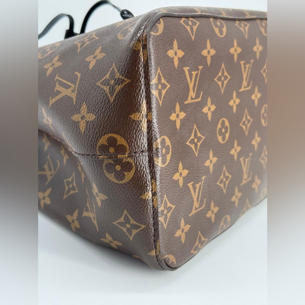 Louis Vuitton NéoNoé MM Monogram Canvas Shoulder Bag