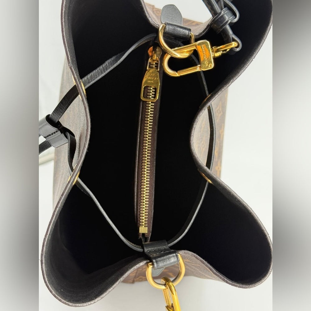 Louis Vuitton NéoNoé MM Monogram Canvas Shoulder Bag