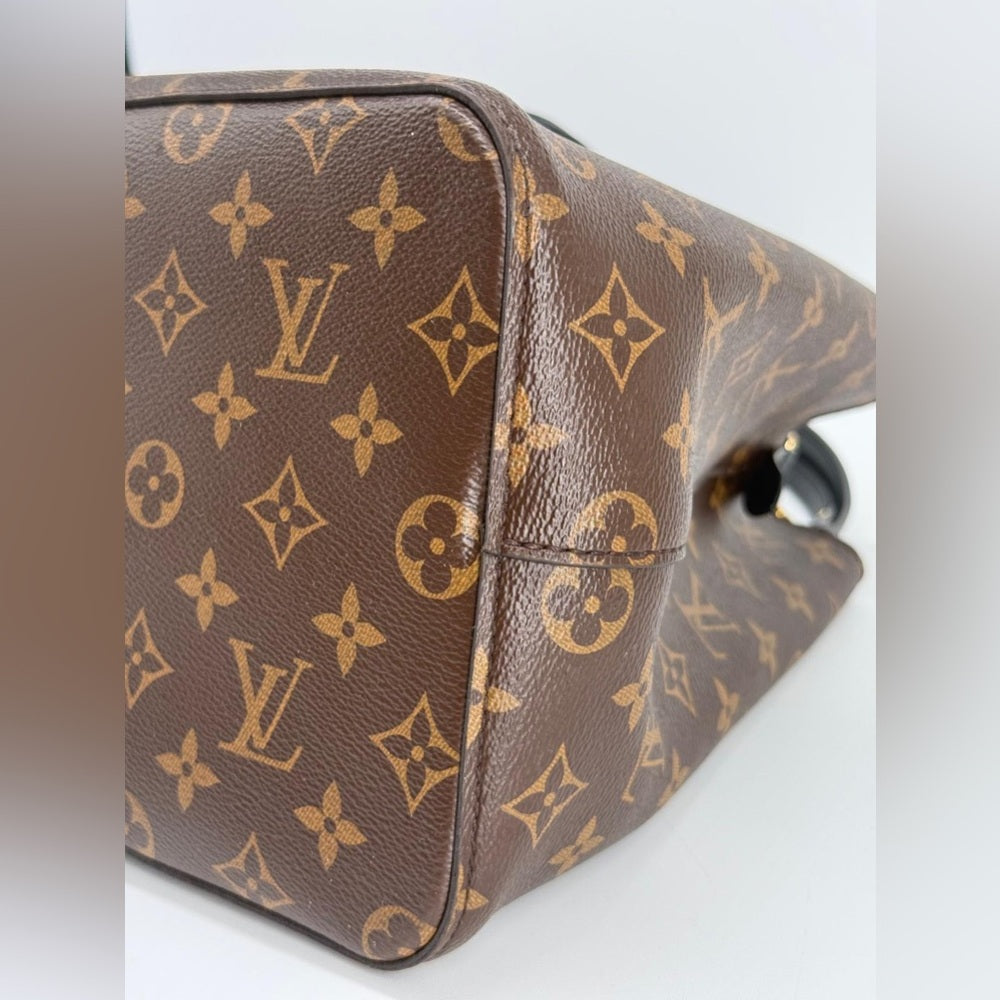 Louis Vuitton NéoNoé MM Monogram Canvas Shoulder Bag