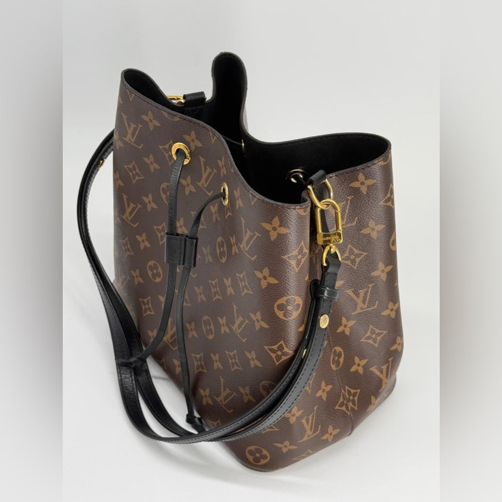Louis Vuitton NéoNoé MM Monogram Canvas Shoulder Bag