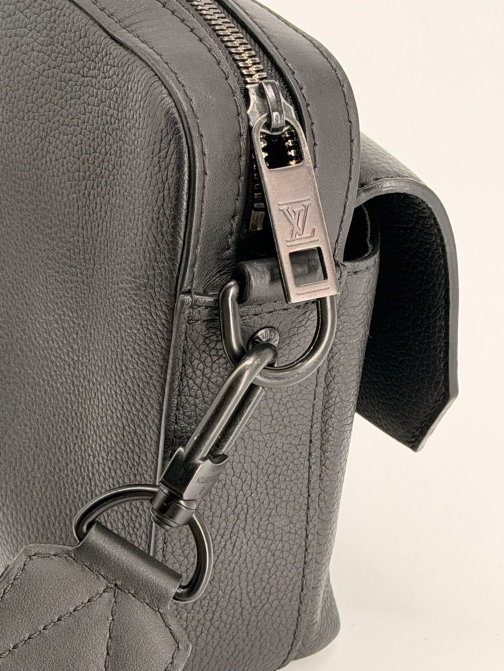 Louis Vuitton Calfskin Aerogram Fastline Messenger Bag Black
