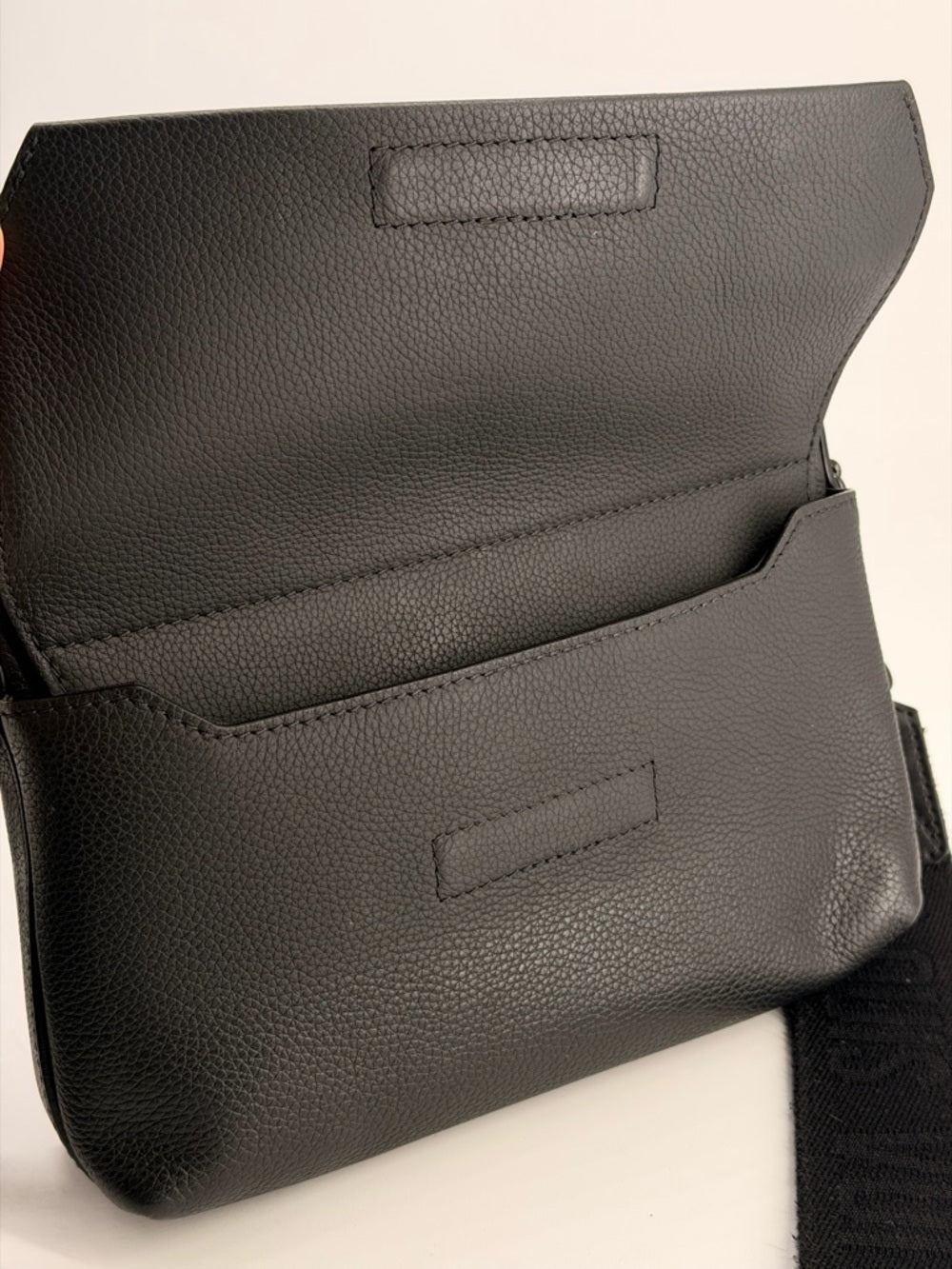 Louis Vuitton Calfskin Aerogram Fastline Messenger Bag Black