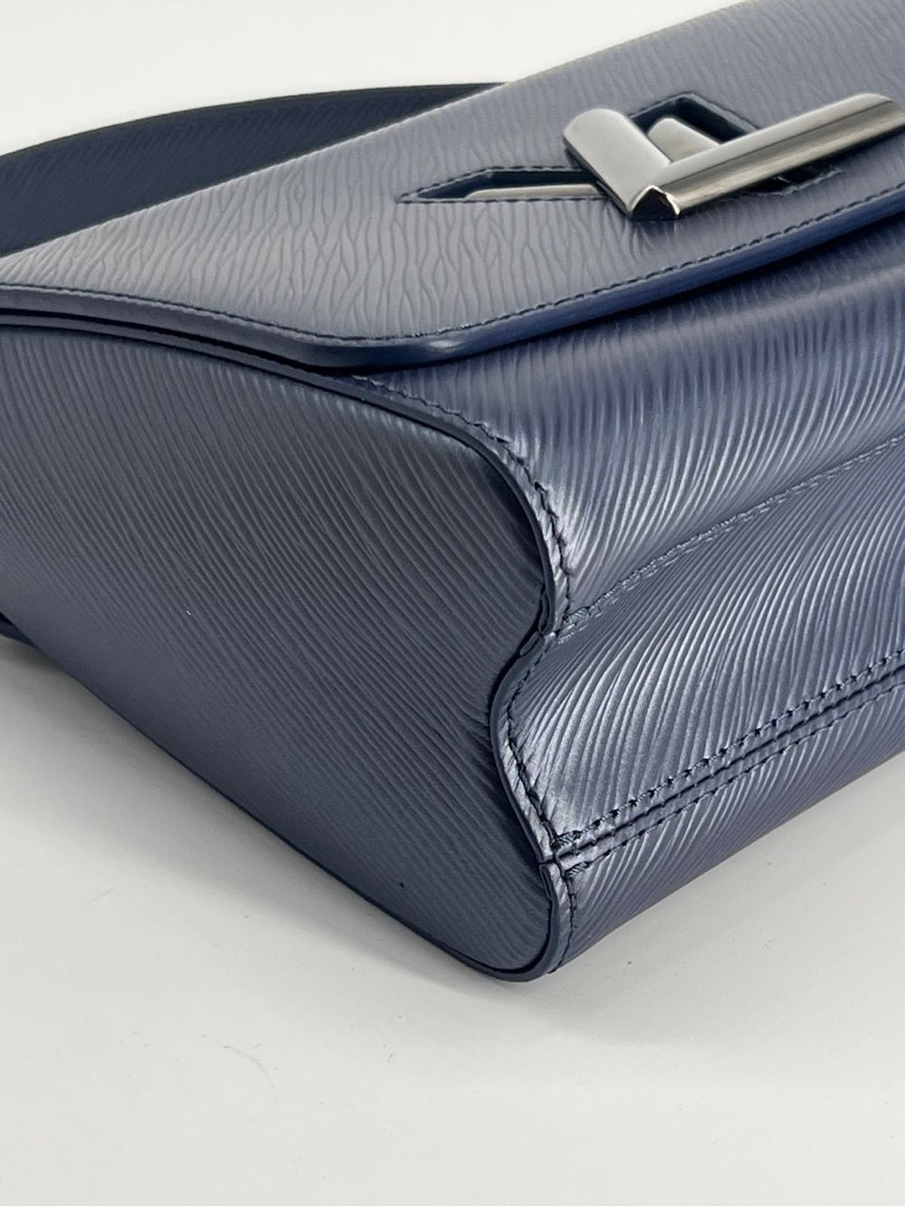 Louis Vuitton Epi Twist MM Blue Shoulder Bag Silver Hardware