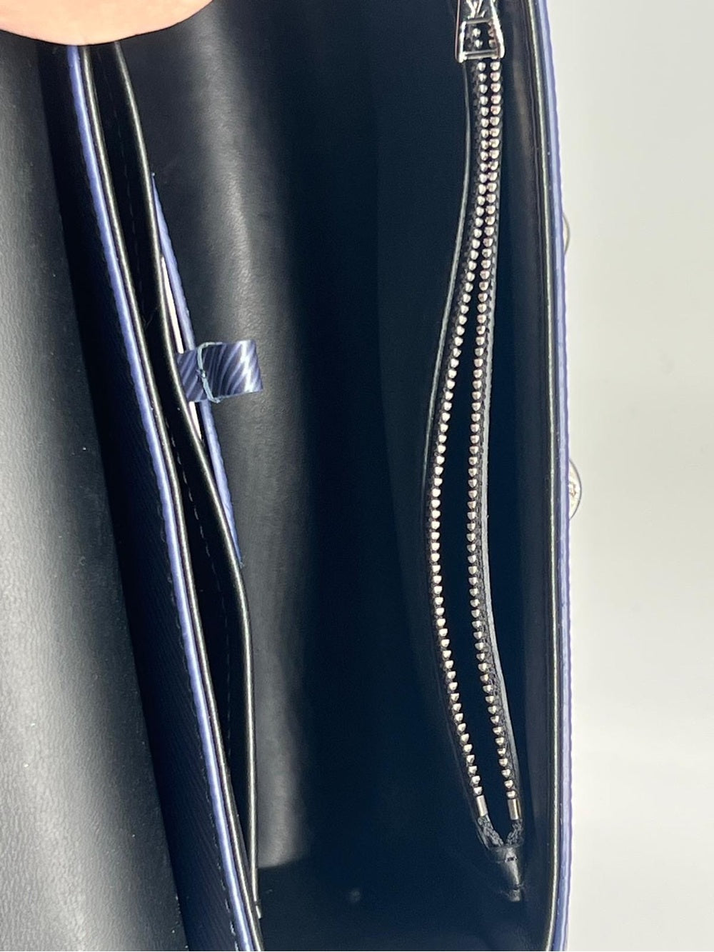 Louis Vuitton Epi Twist MM Blue Shoulder Bag Silver Hardware