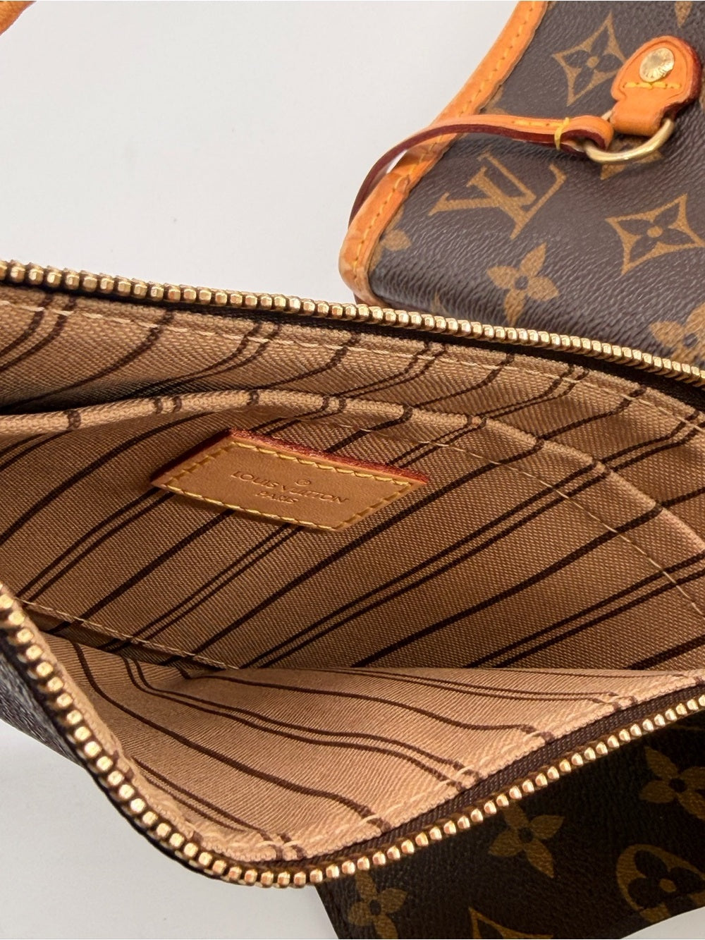 Louis Vuitton Neverfull Tote MM Brown Canvas Monogram Bag with Pouch
