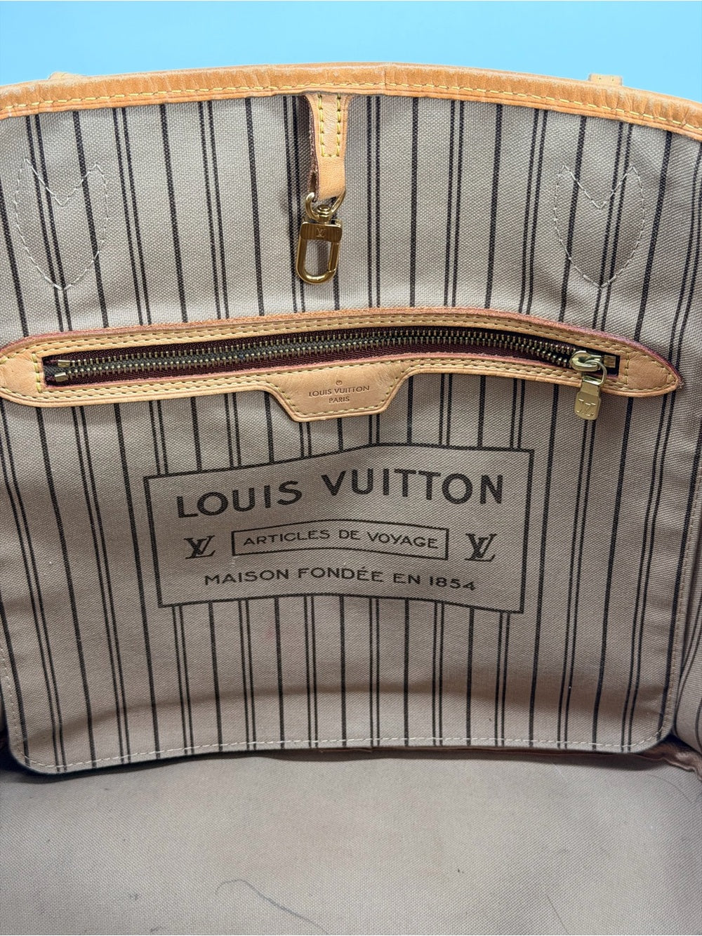 Louis Vuitton Neverfull Tote MM Brown Canvas Monogram Bag with Pouch