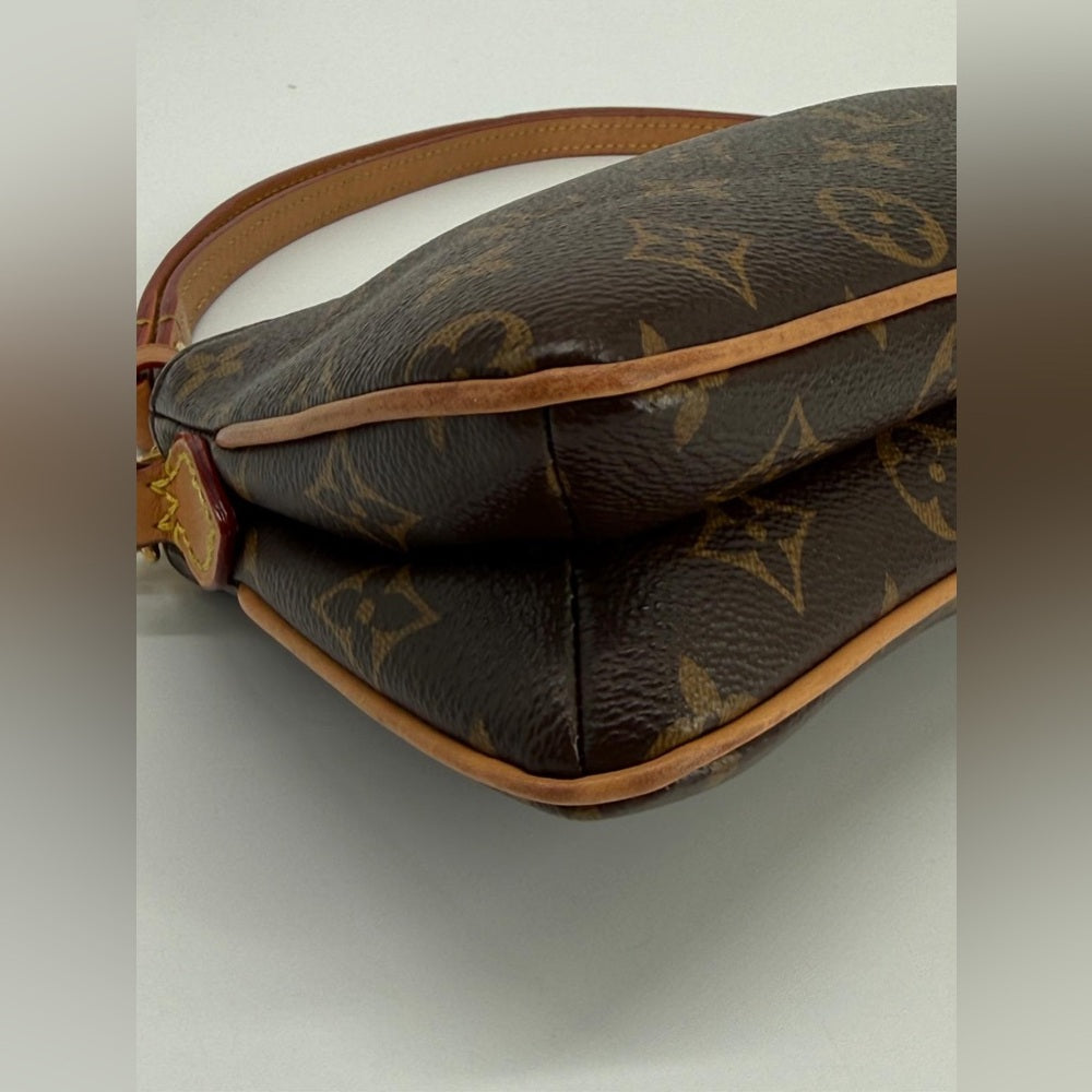 LOUIS VUITTON Liv Monogram Pochette Shoulder bag
