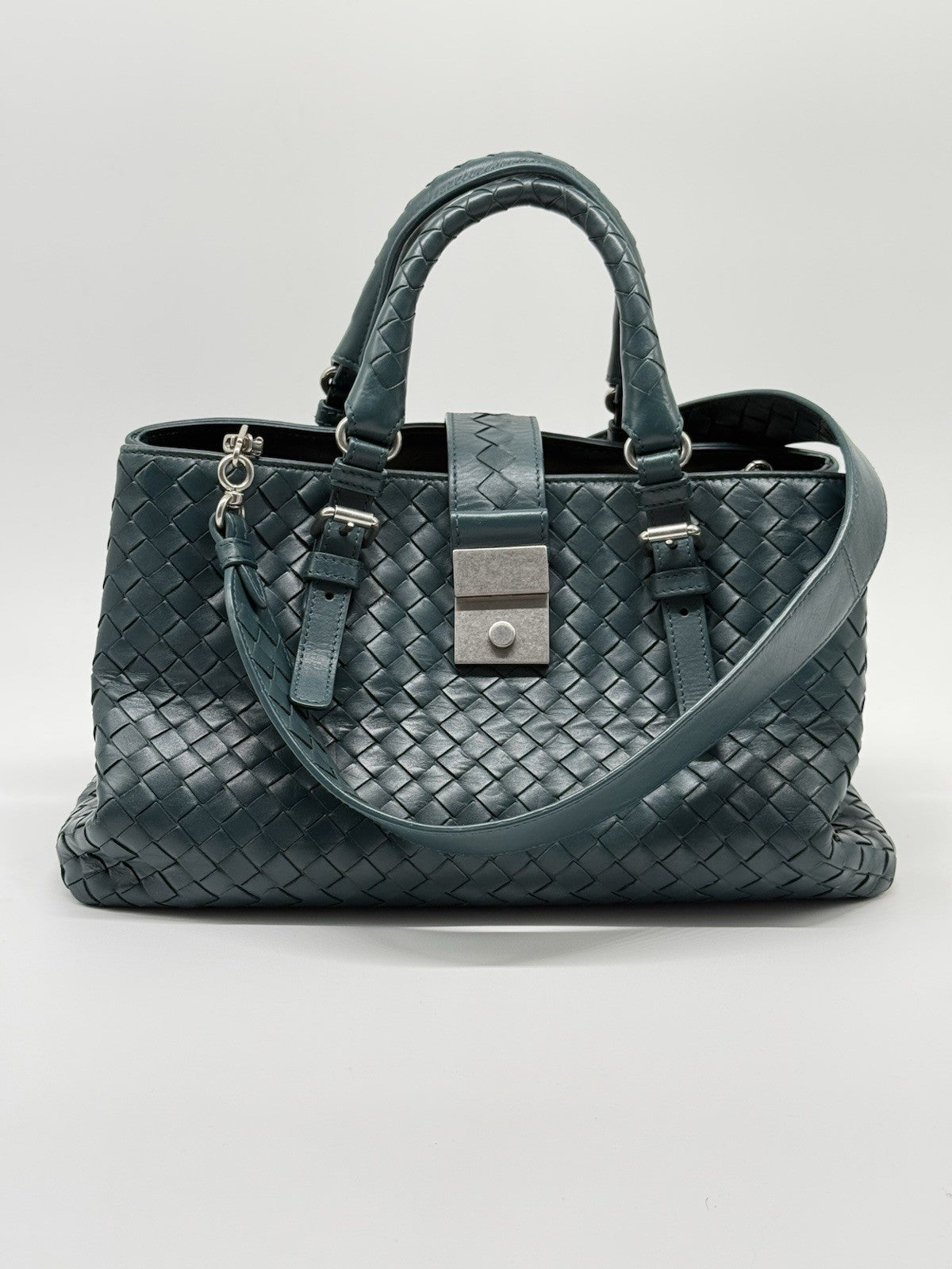 Bottega Veneta Roma Bag Intrecciato Nappa Small Shoulder Bag Green — view 3