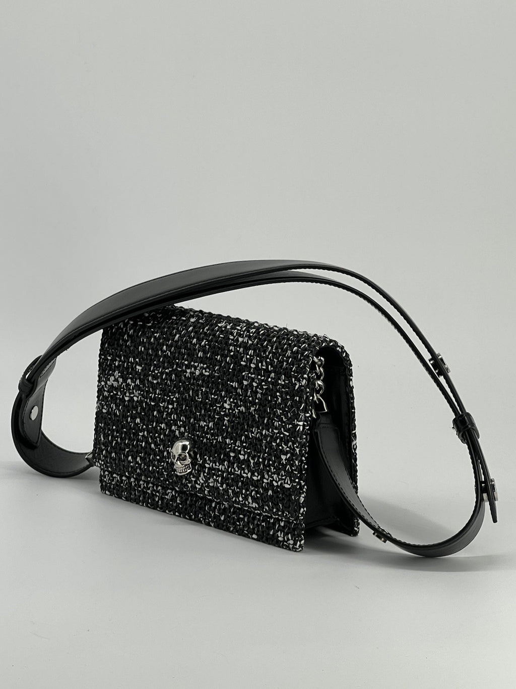 Alexander McQueen Small Skull Raffia Shoulder Bag — view 3
