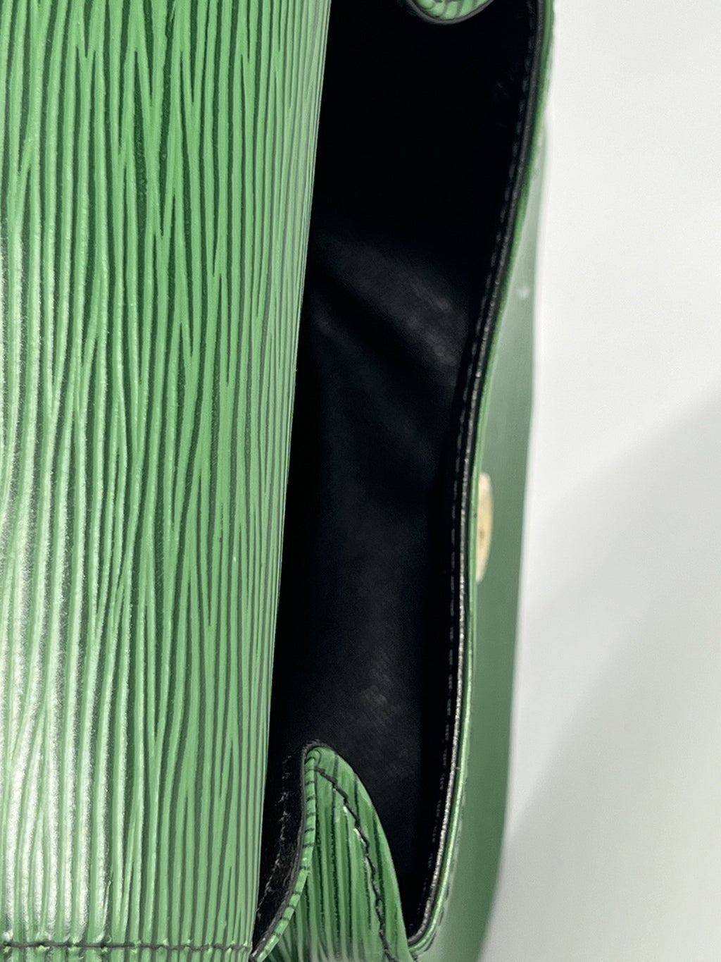 Louis Vuitton Epi Saint Cloud PM Vintage Green Shoulder Bag — view 7