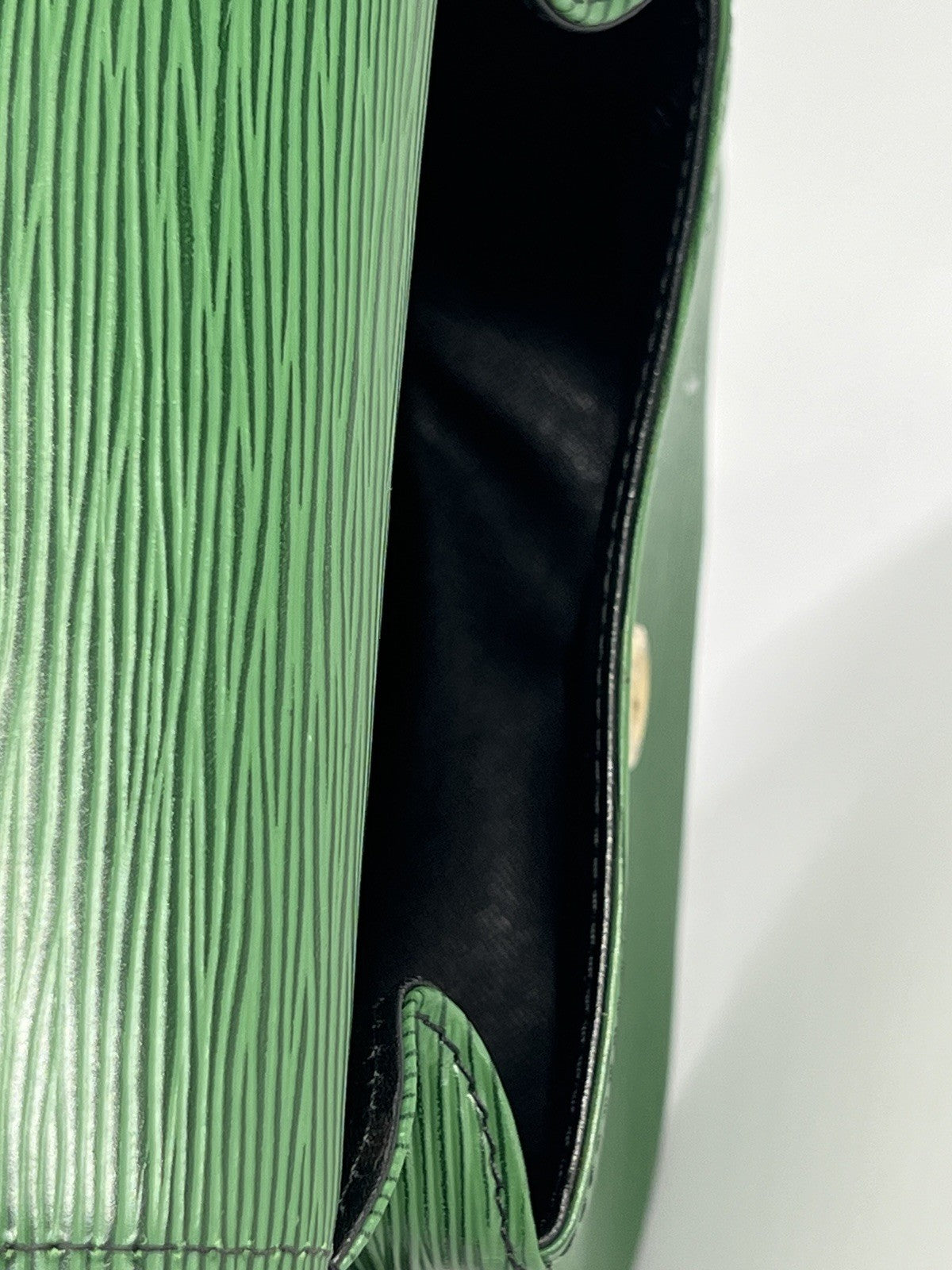 Louis Vuitton Epi Saint Cloud PM Vintage Green Shoulder Bag — view 7
